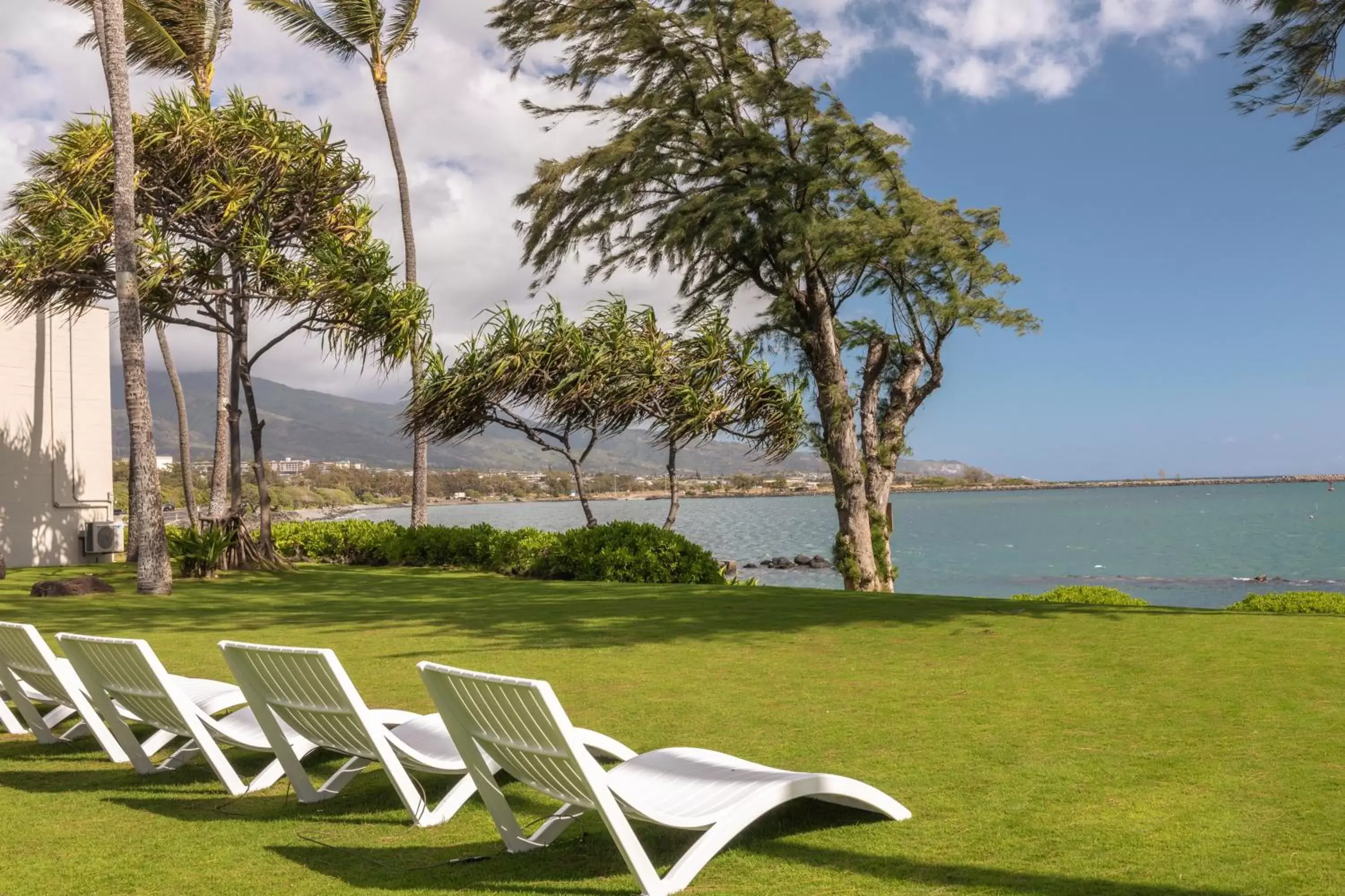 Patio, Garden in Maui Beach Hotel