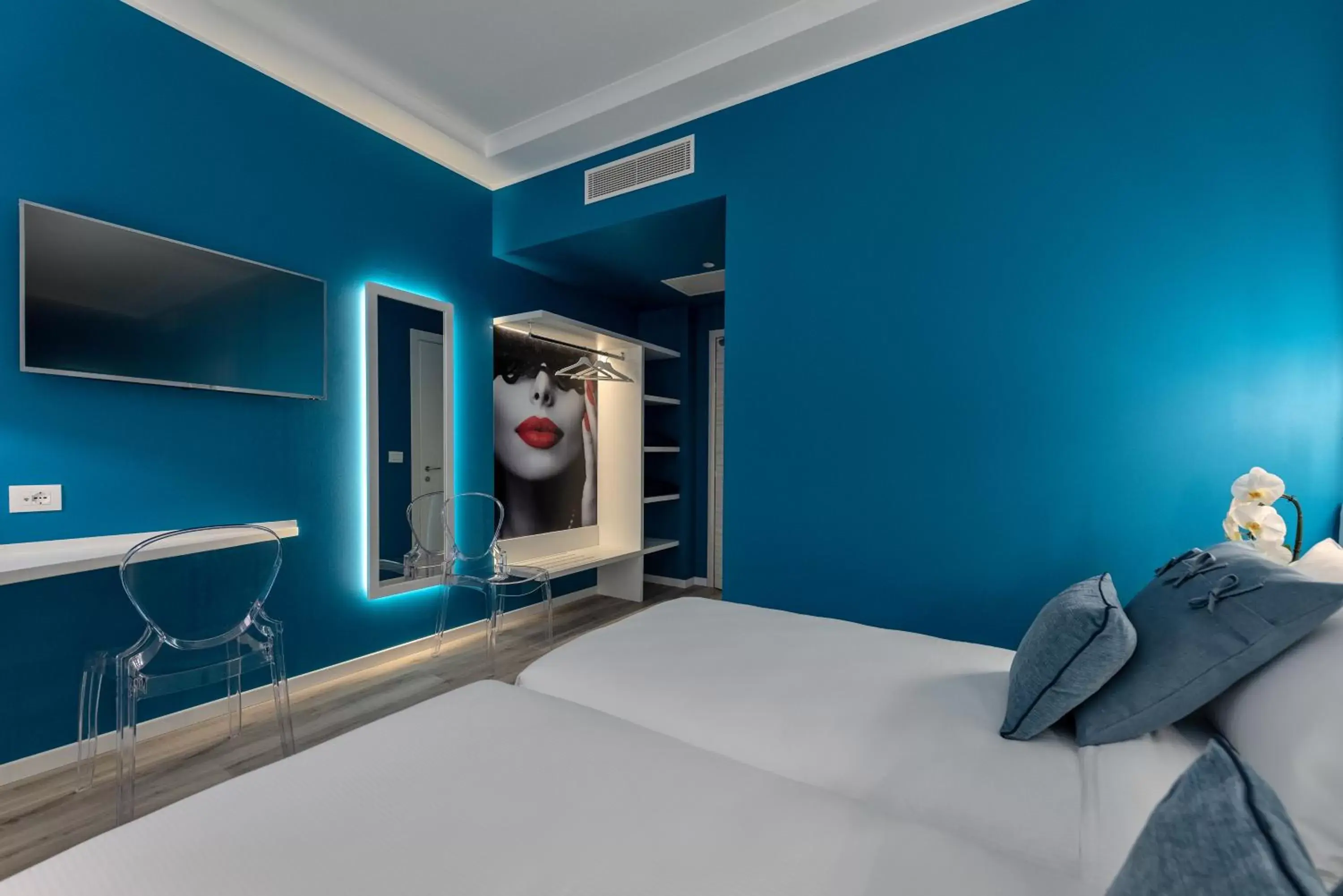 Bed, Swimming Pool in Hotel Locanda Al Piave ***S