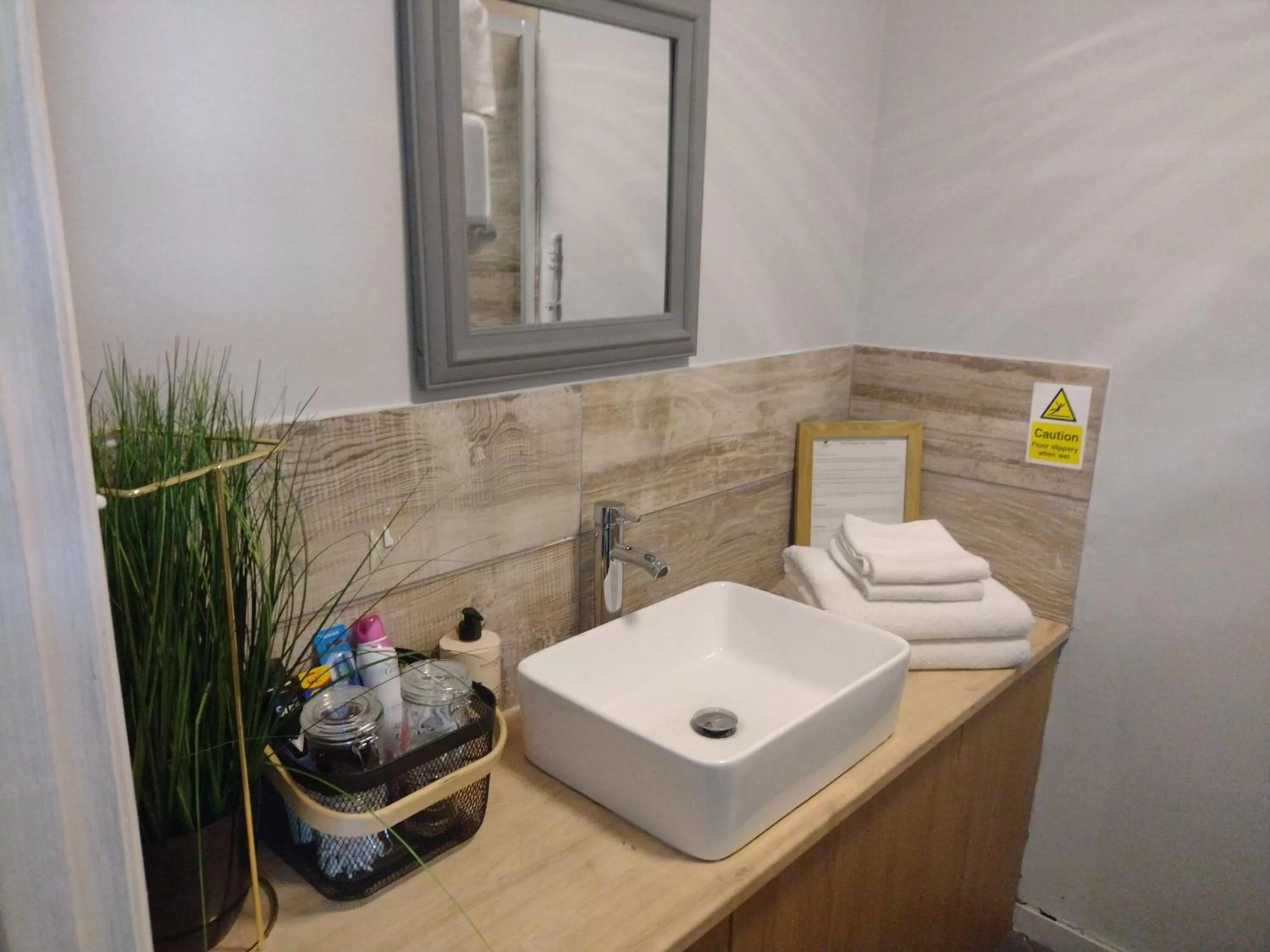 Standard Twin Room in The Crown Inn Keynsham