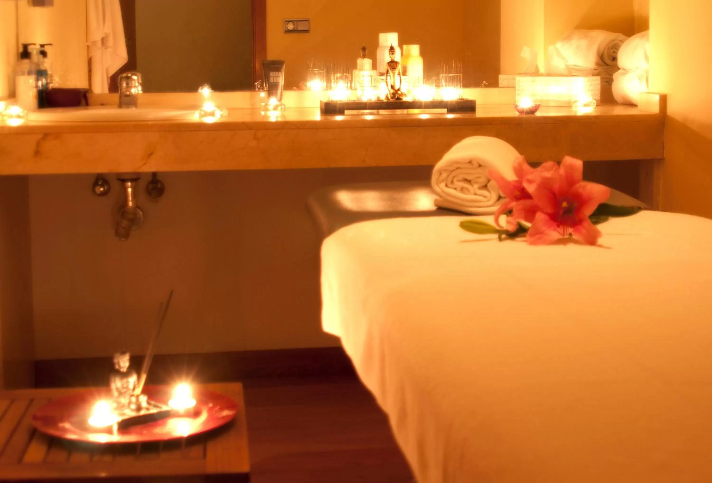 Massage, Bed in BQ Andalucia Beach Hotel