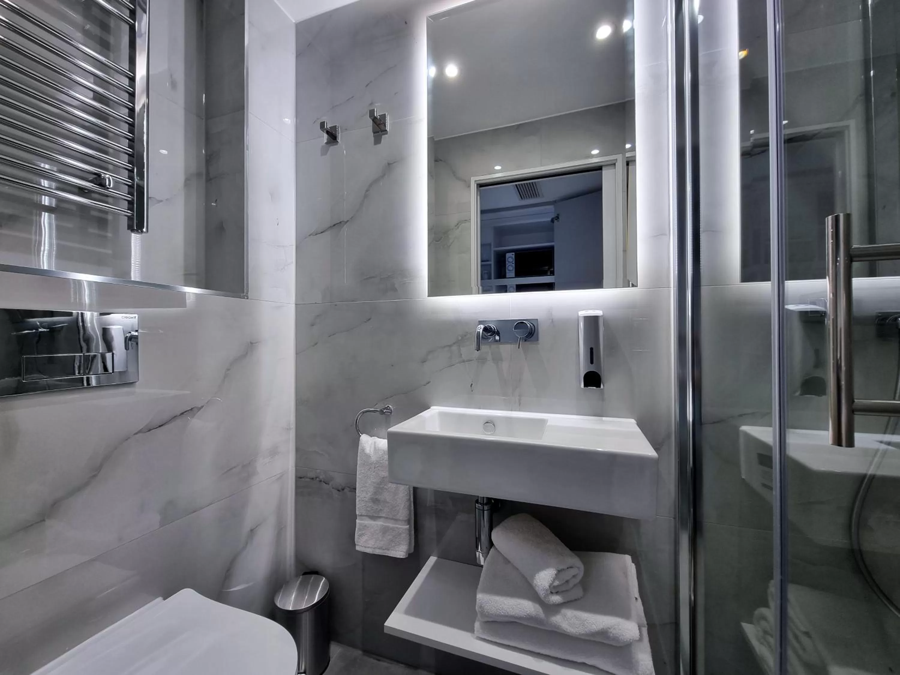 Bathroom in NOX Kensington Gardens