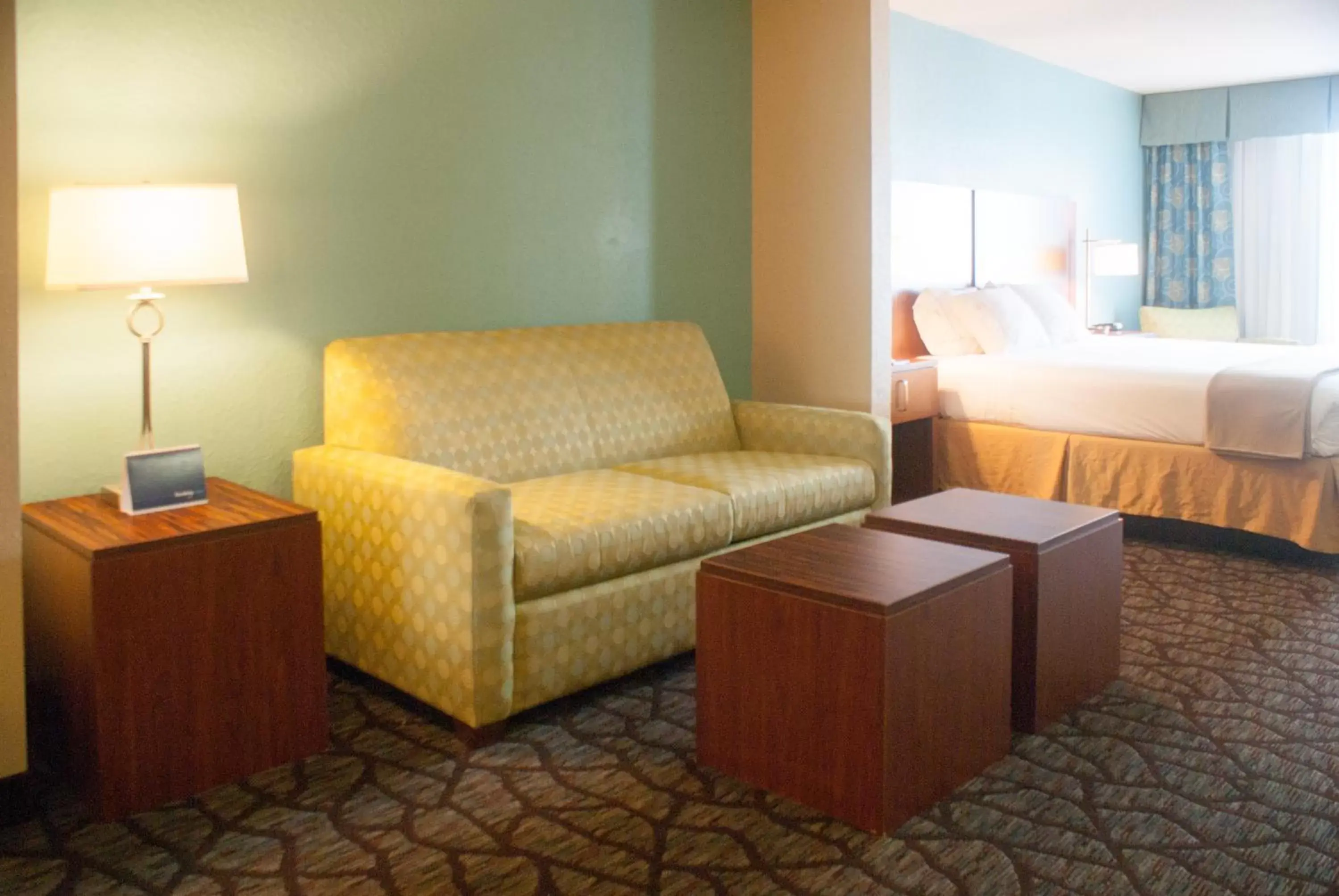 Living room in Holiday Inn Express & Suites Jacksonville South - I-295, an IHG Hotel