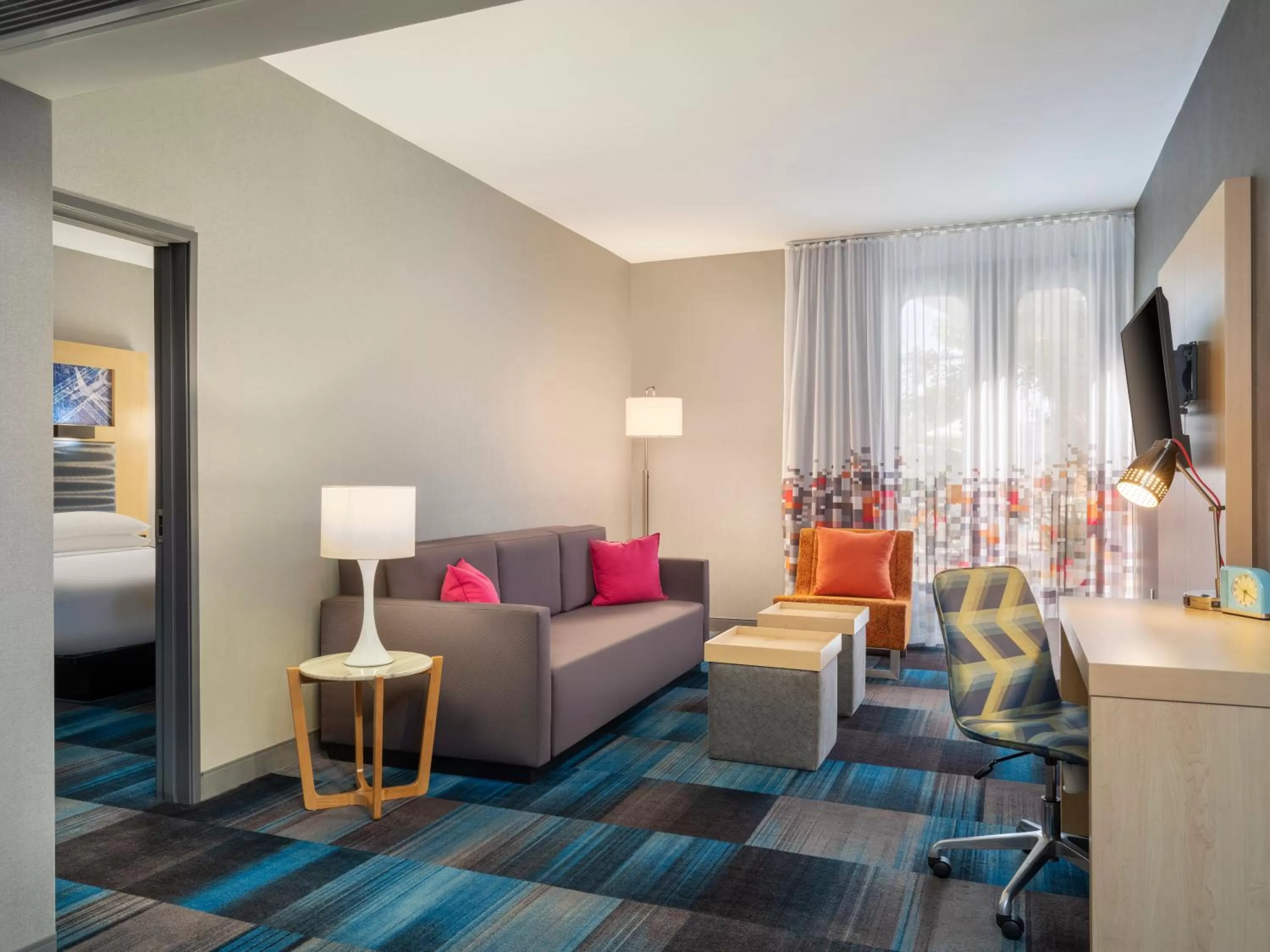 Living room, Bed in Aloft El Segundo - Los Angeles Airport
