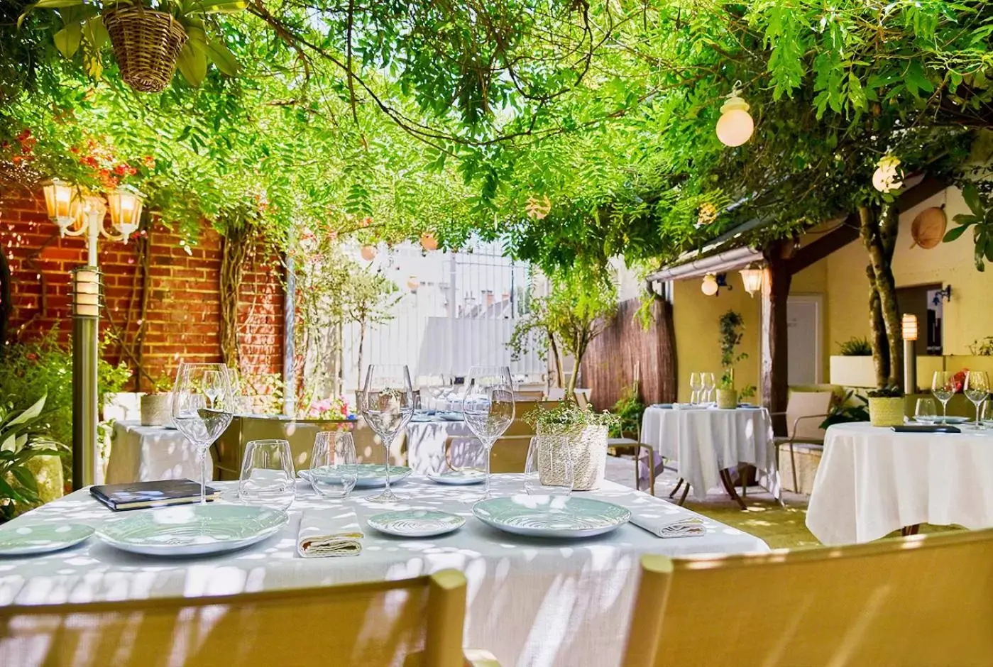 Balcony/Terrace, Restaurant/Places to Eat in Logis Hôtels Restaurant La Mère Hamard