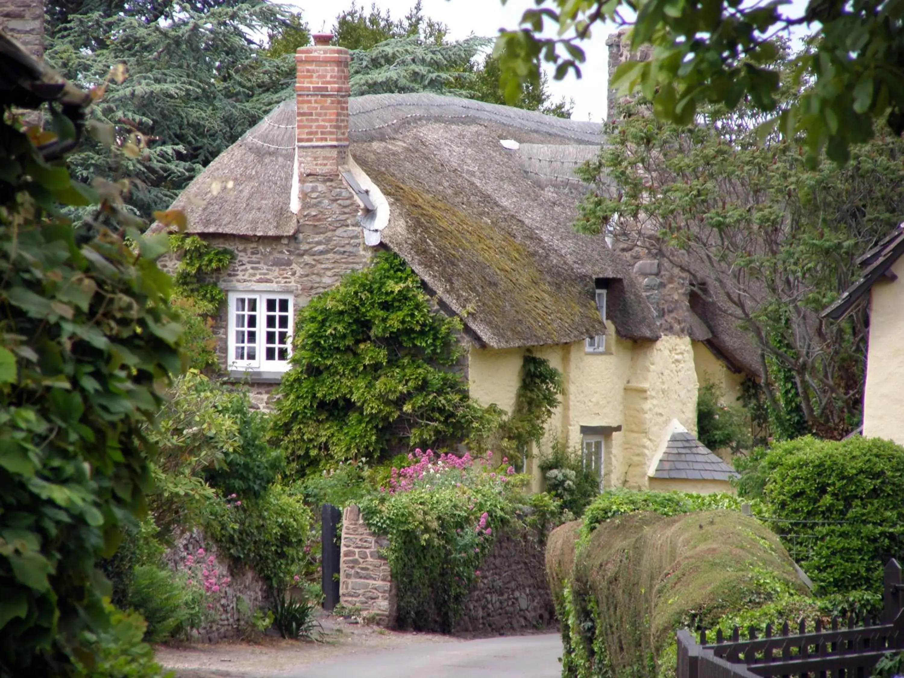 Restaurant/places to eat, Property Building in Tudor Cottage