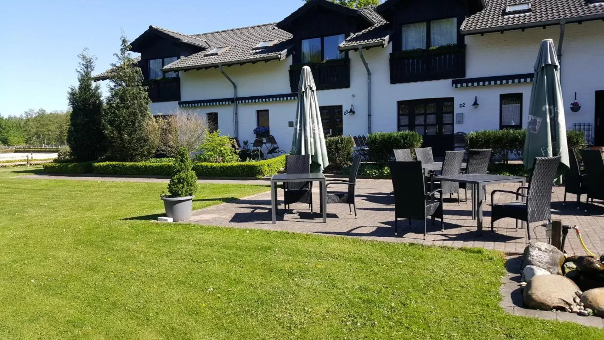 Garden, Property Building in Landhotel Linden am Venekotensee