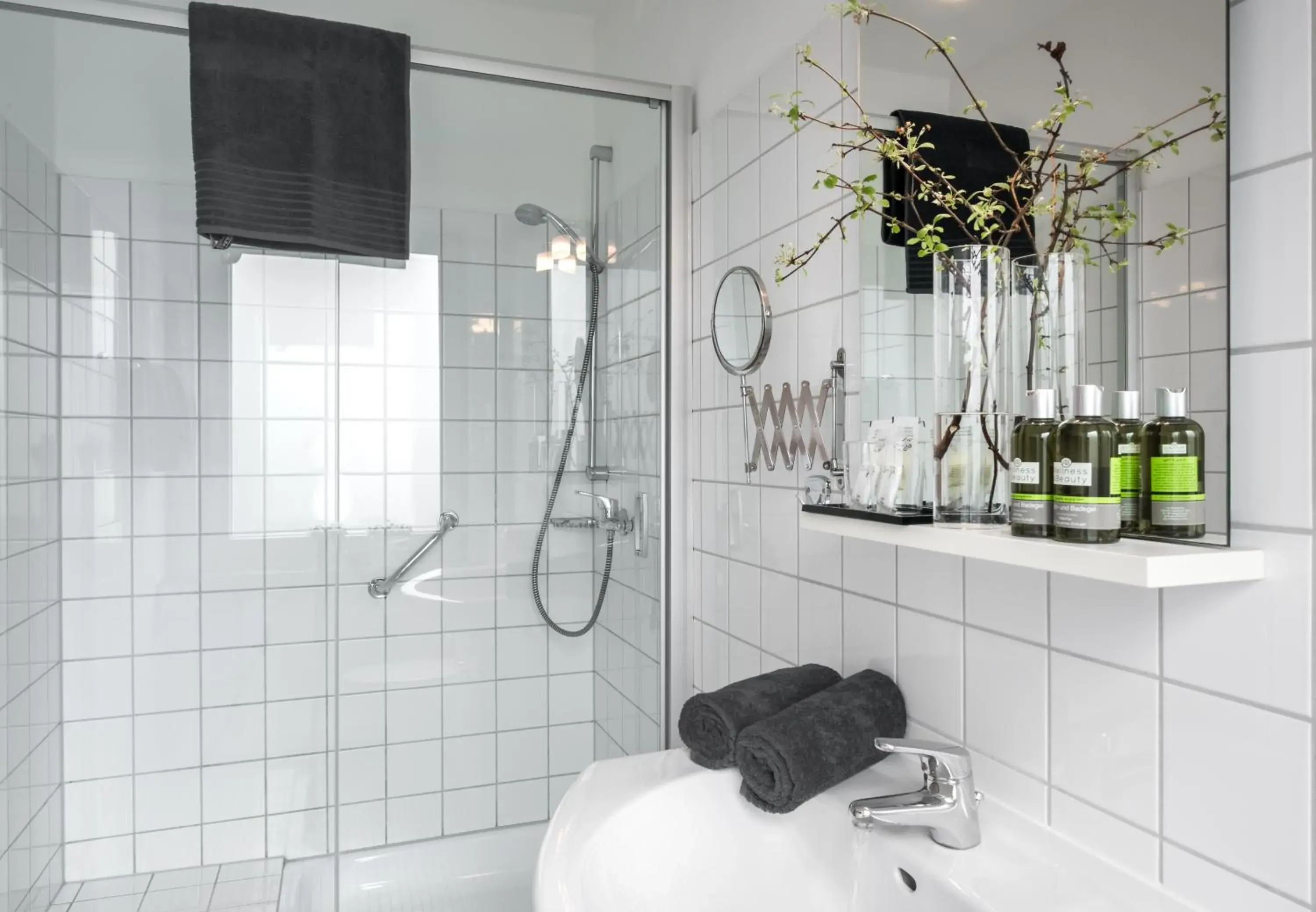 Shower, Bathroom in Hotel Stadt Hamburg