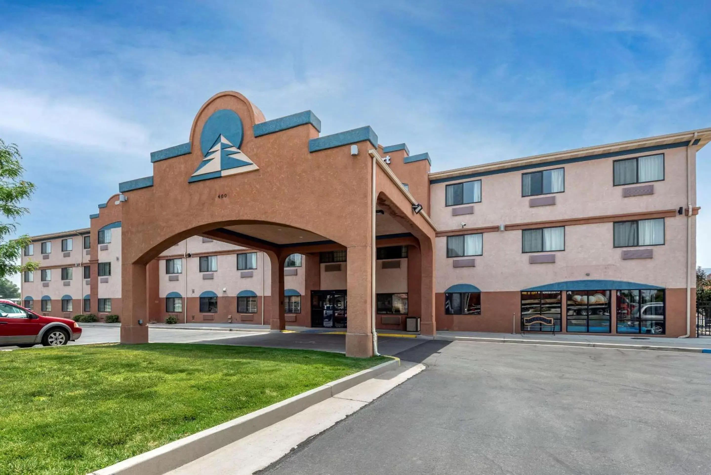 Property Building in Comfort Inn & Suites