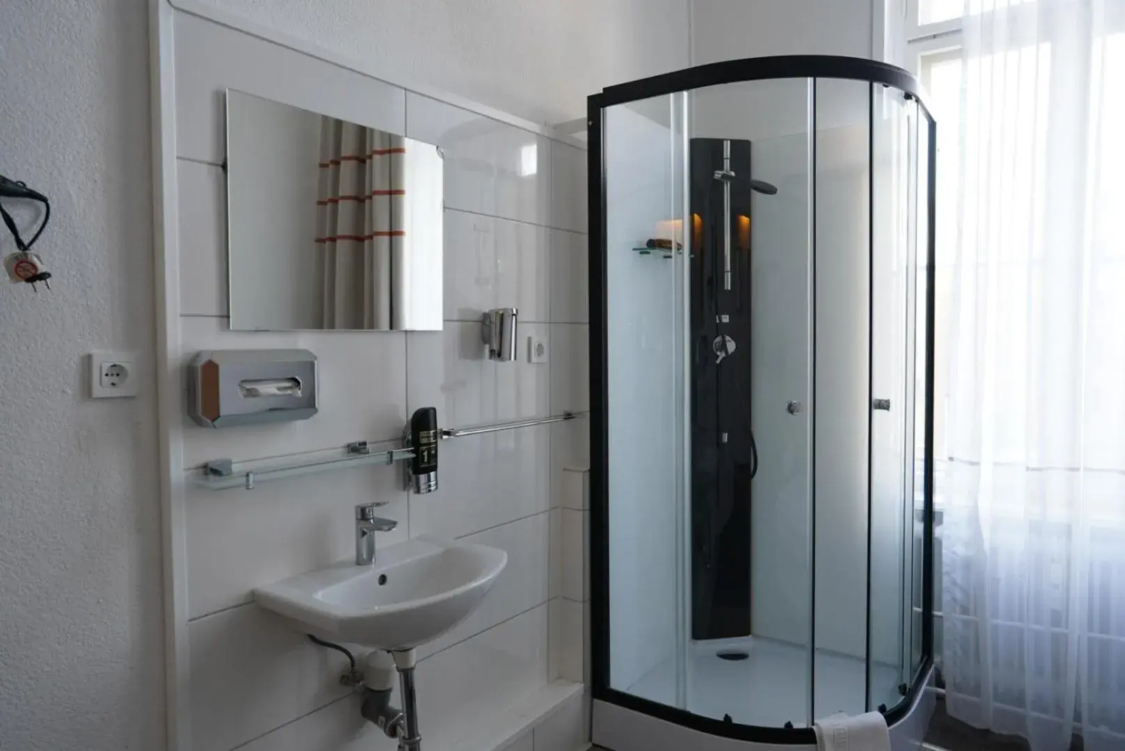 Shower, Bathroom in City Pension Berlin