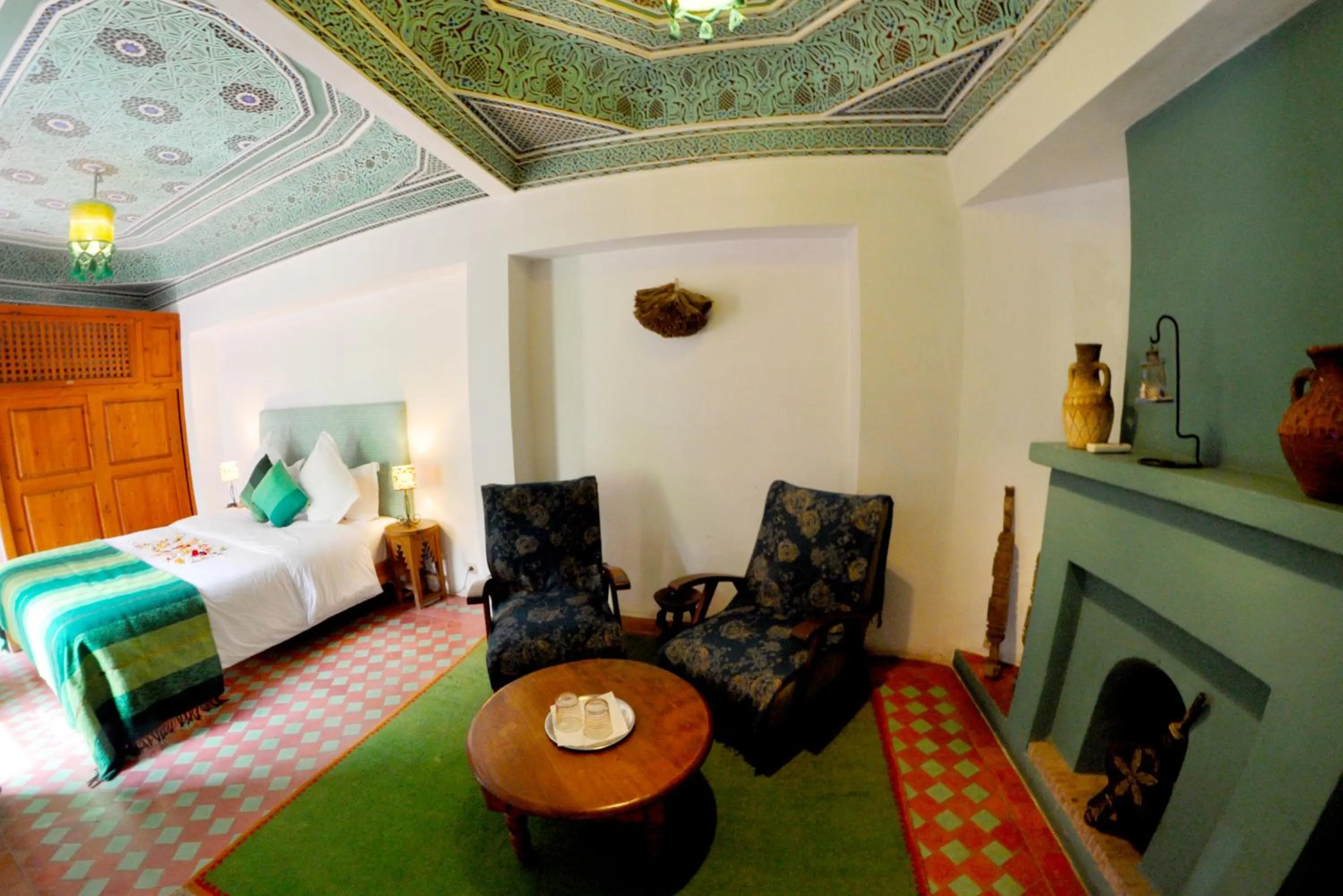 Photo of the whole room, Bed in Riad Hidden