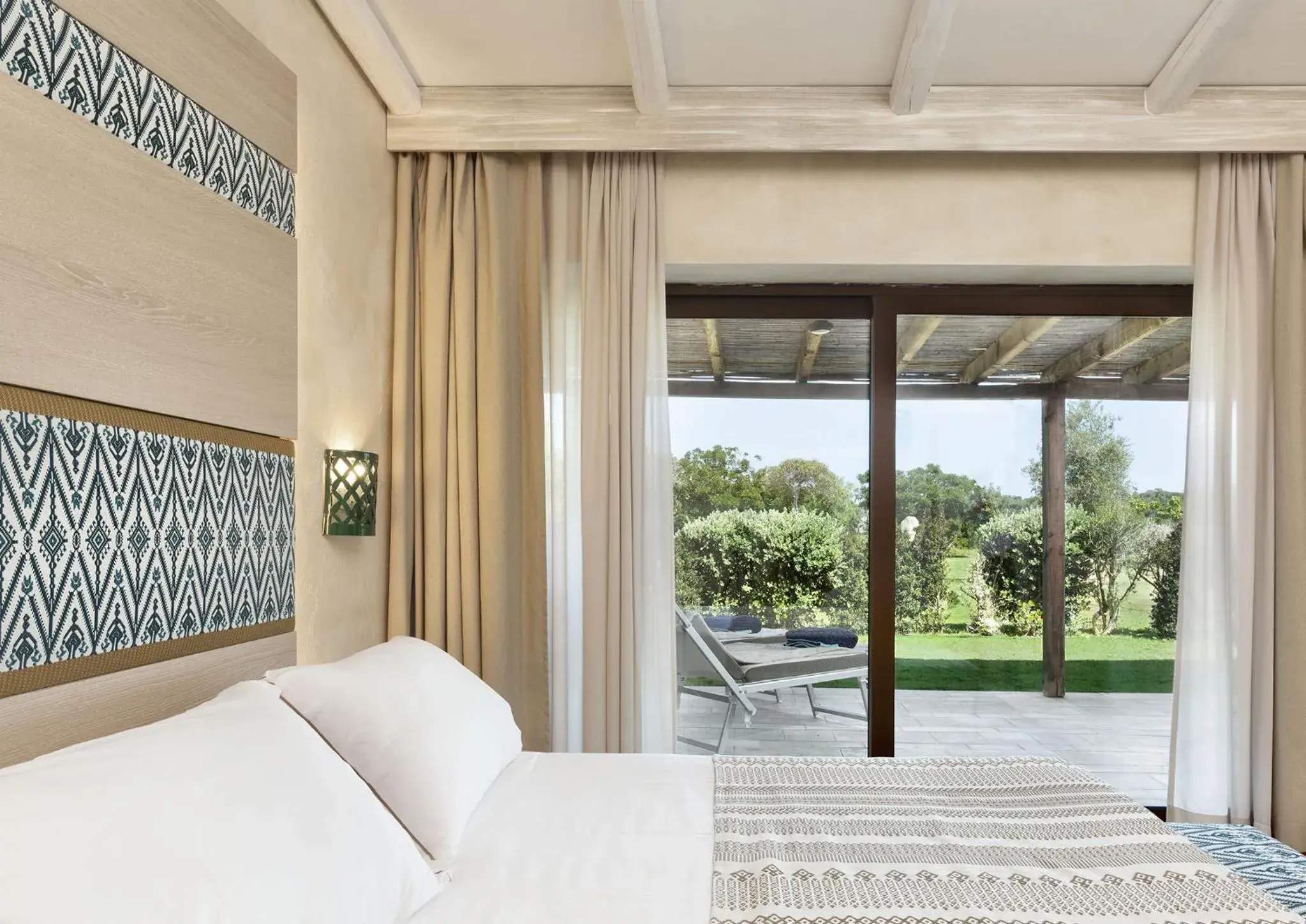 Bed in Baglioni Resort Sardinia - The Leading Hotels of the World Bed in Baglioni Resort Sardinia - The Leading Hotels of the World