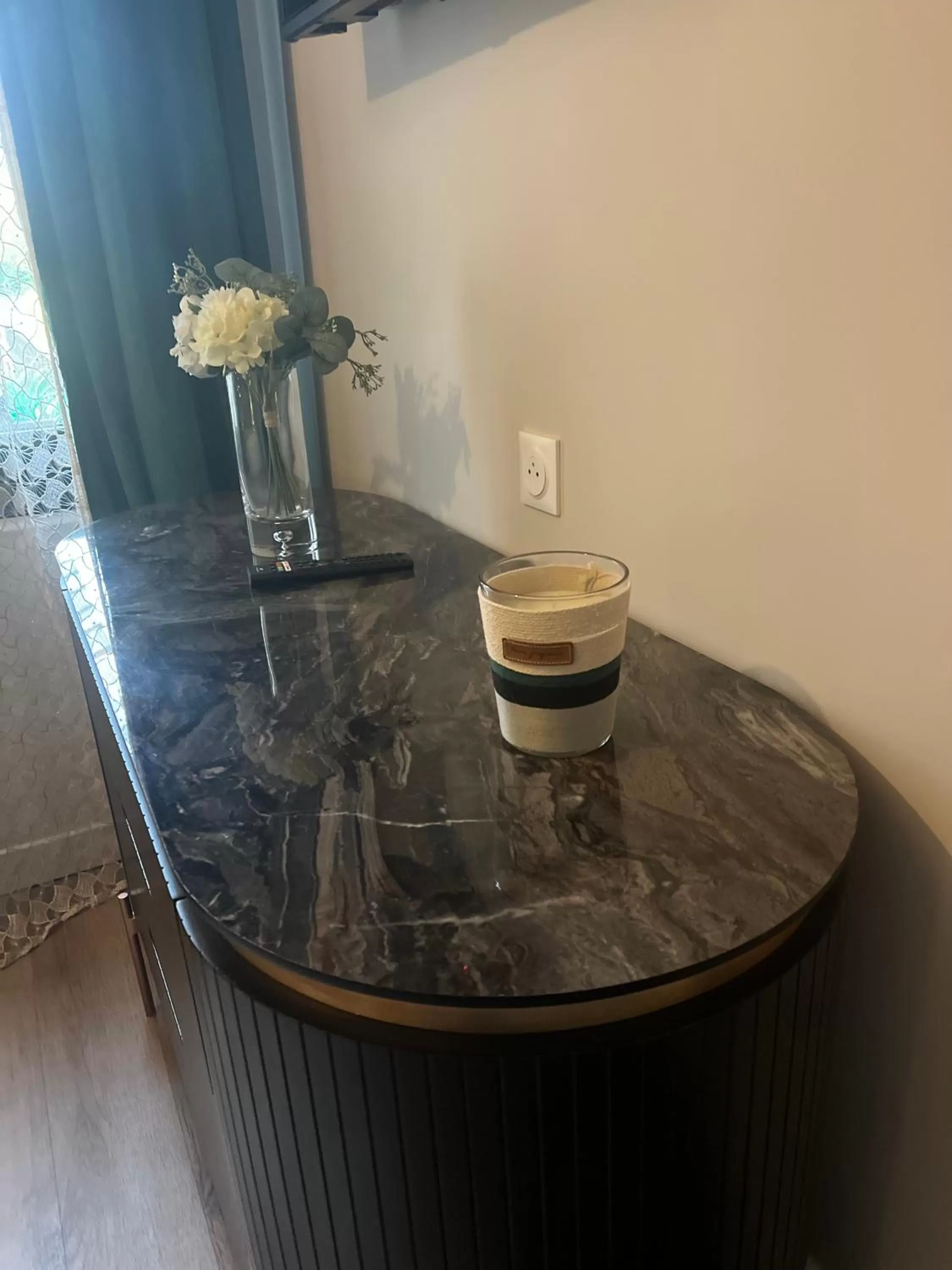 Double Room with Pool View in O deux Cèdres