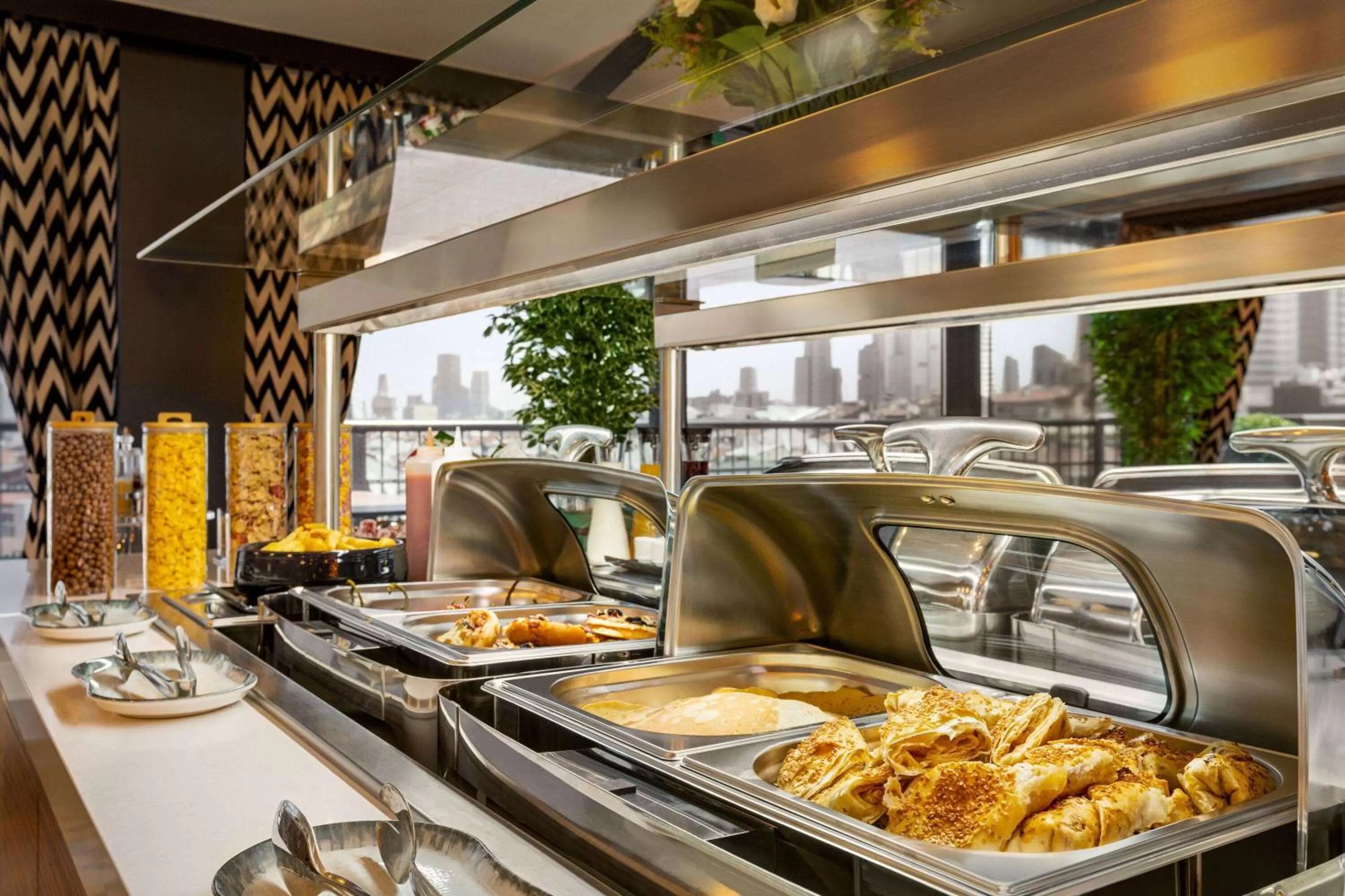 Restaurant/places to eat in Ramada Encore by Wyndham Istanbul Sisli