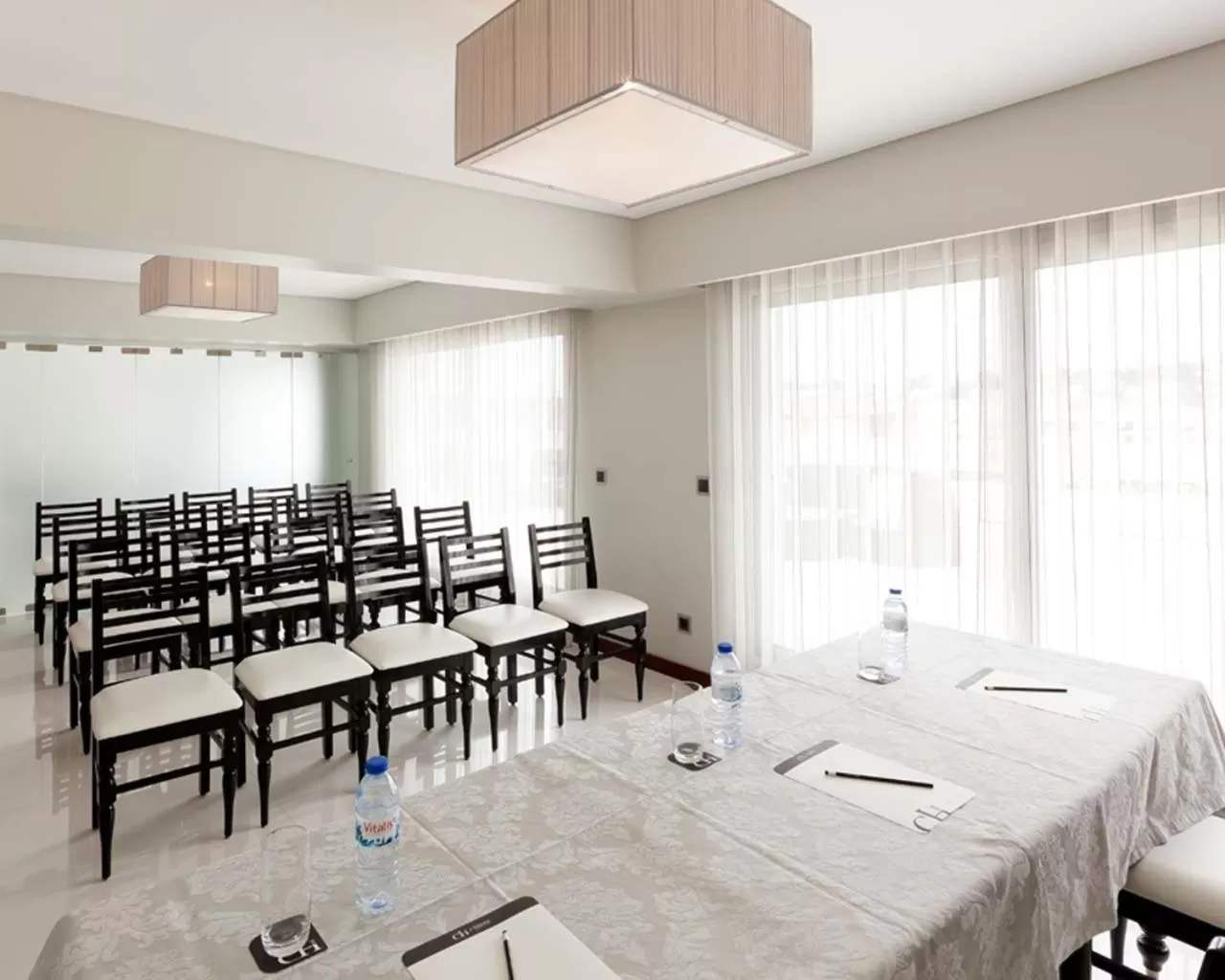 Business facilities in Cardal Hotel