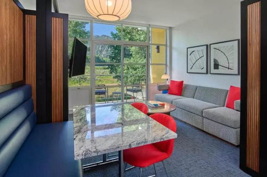 Dining Area in Aspen Meadows Resort