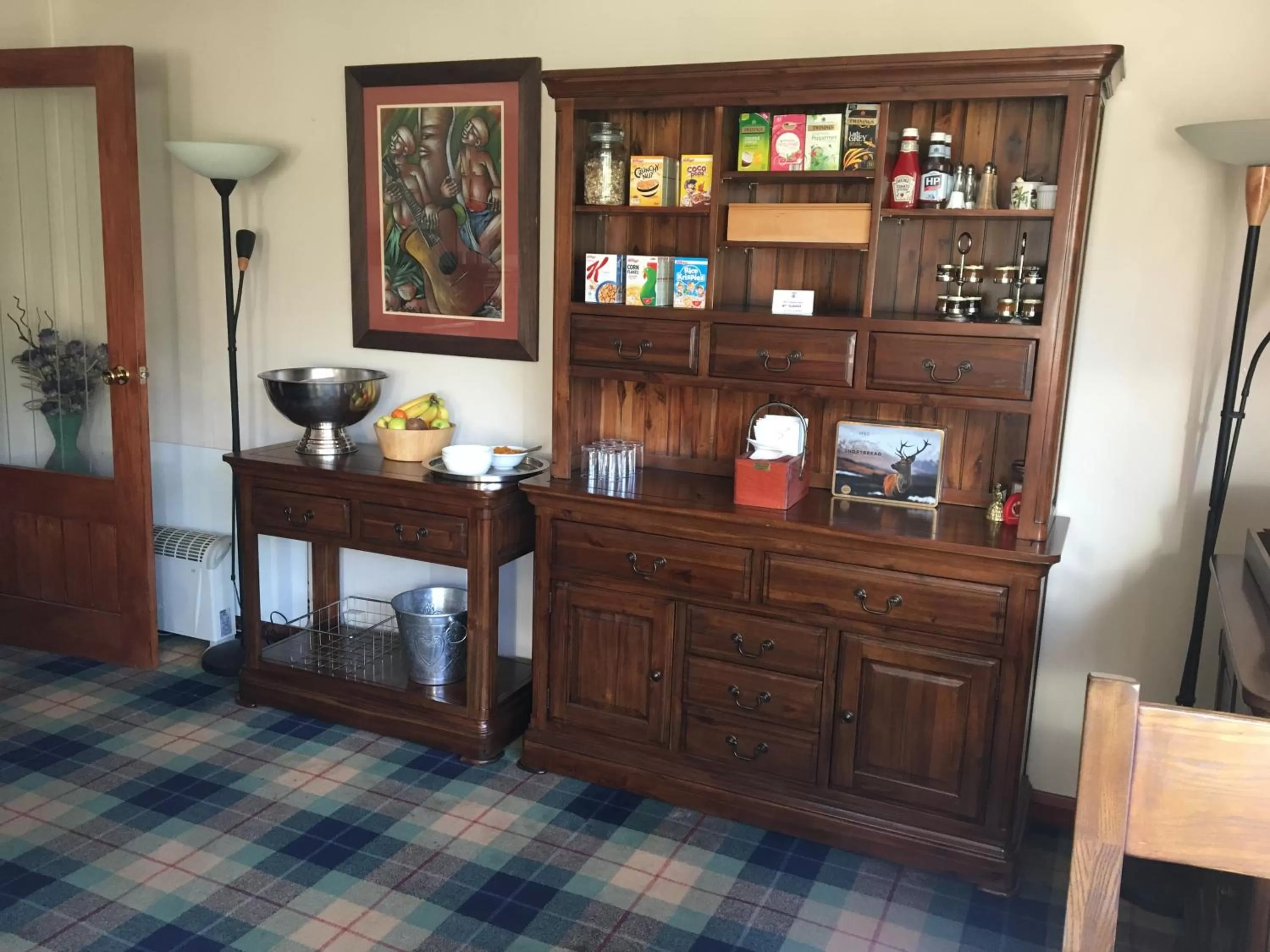 Communal lounge/ TV room in Eriskay B&B and Aviemore Glamping
