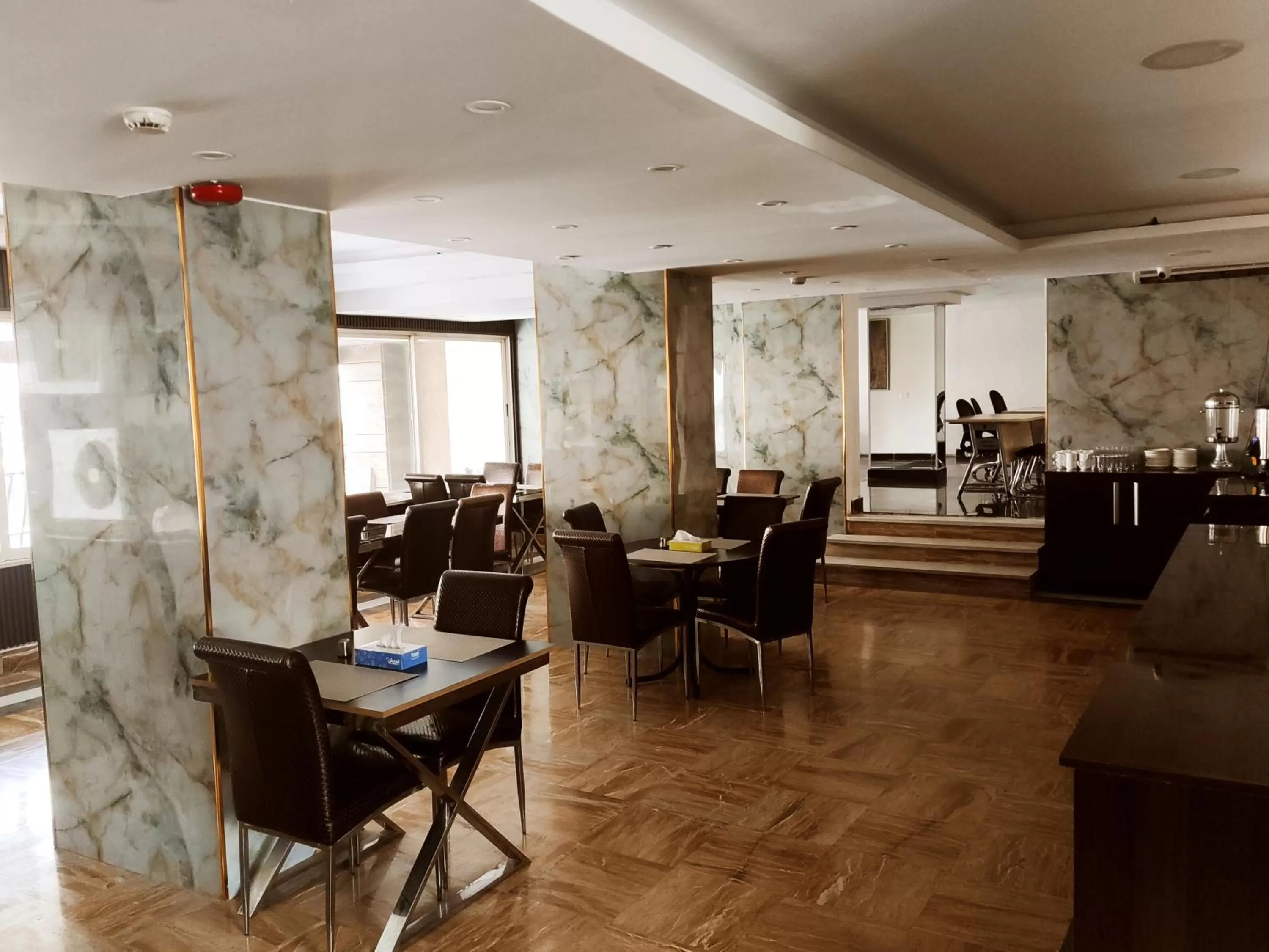 Restaurant/places to eat in Golden Plaza Hotel