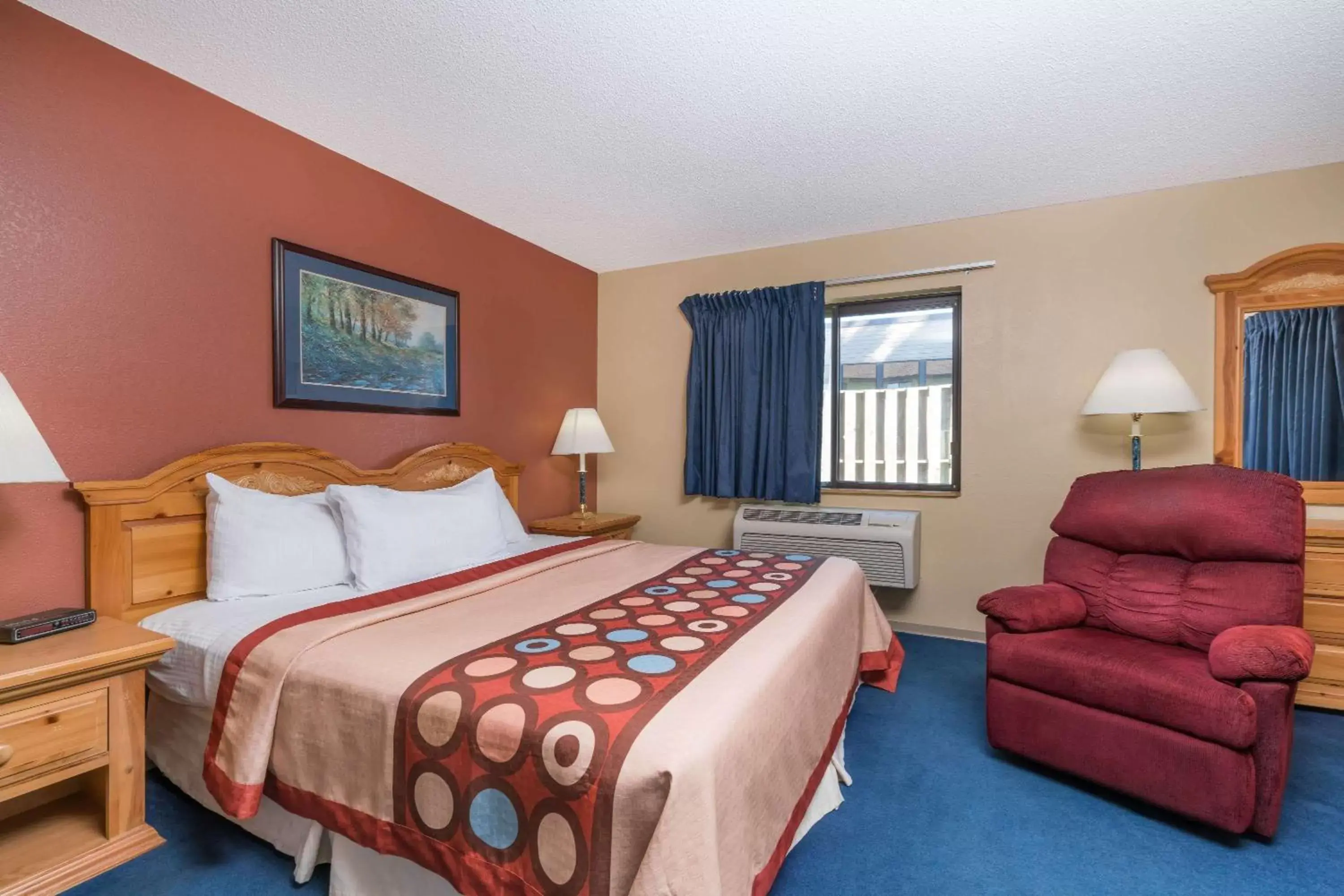 Photo of the whole room, Bed in Super 8 by Wyndham Baxter/Brainerd Area