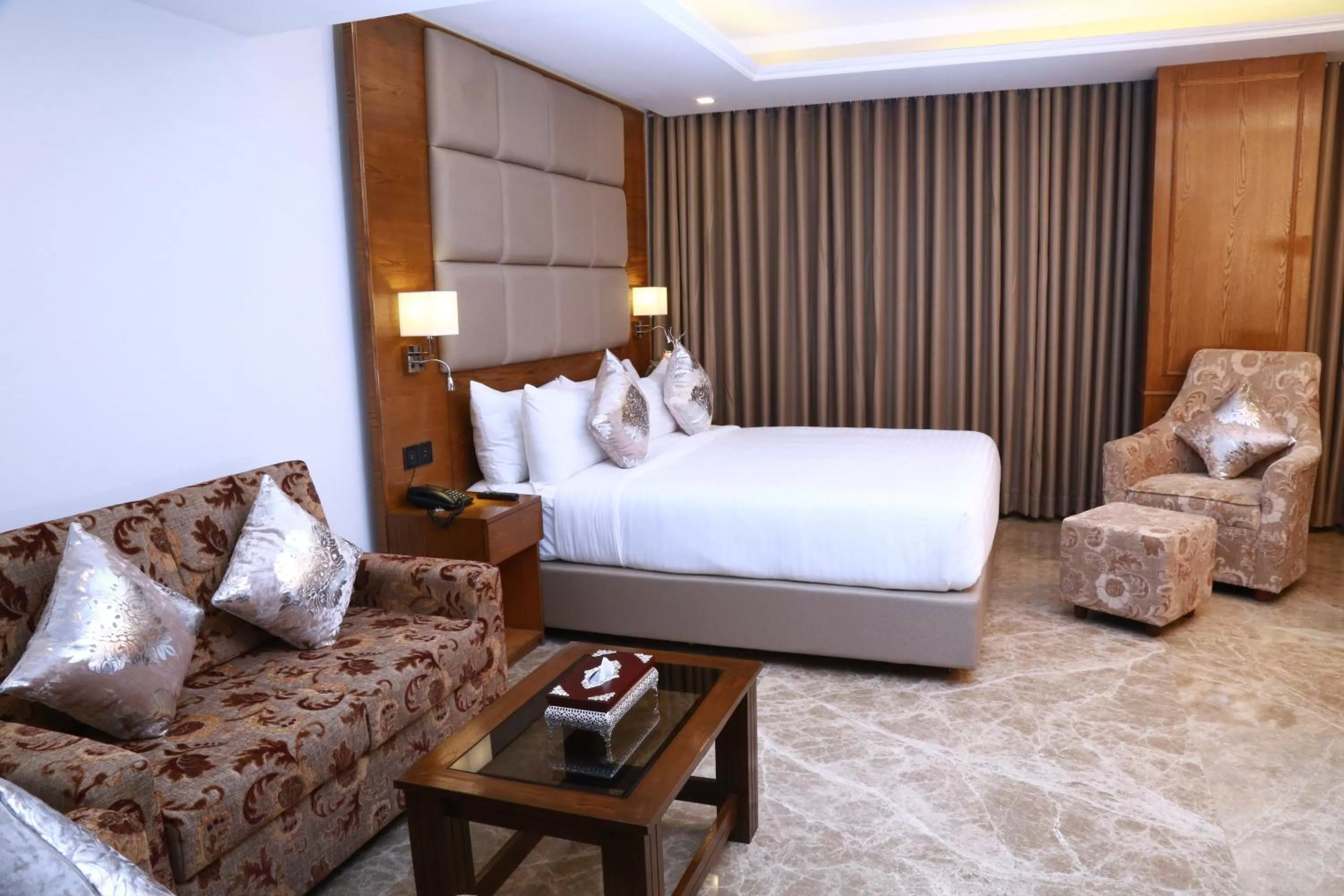 Bedroom, Bed in Marino Royal Hotel