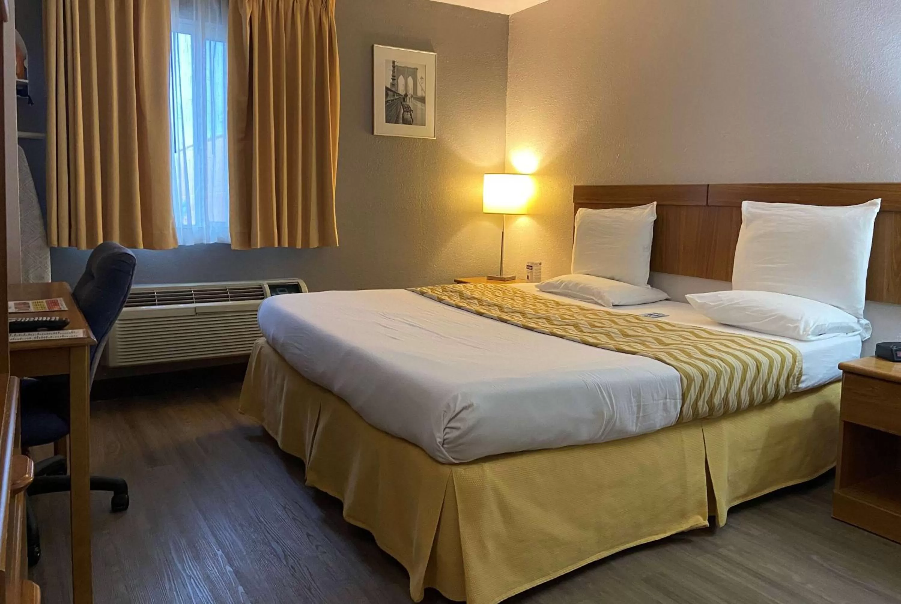 Photo of the whole room, Bed in Travelodge Inn & Suites by Wyndham Albany