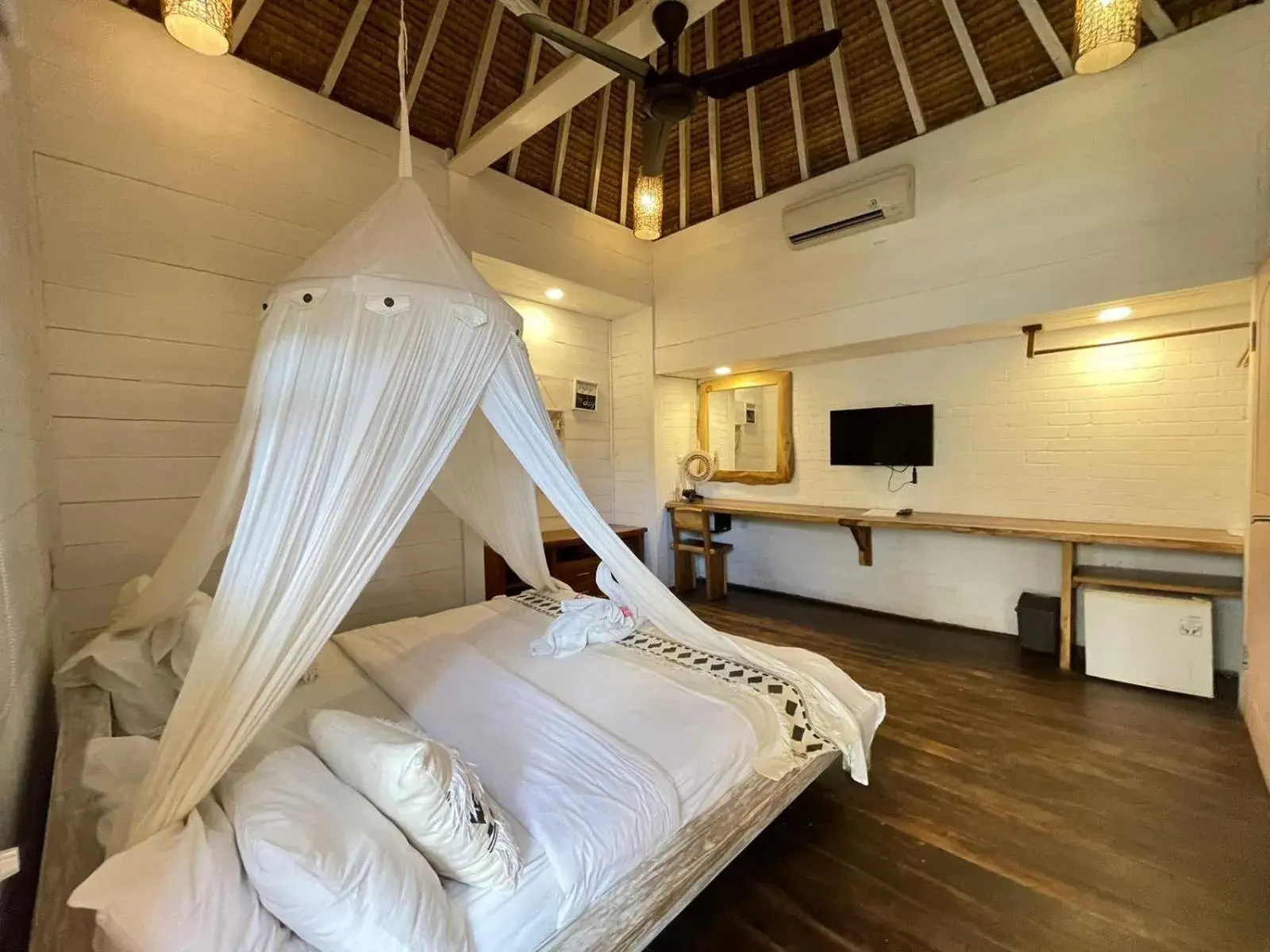 Bed in Gili Breeze Tropical Bungalows