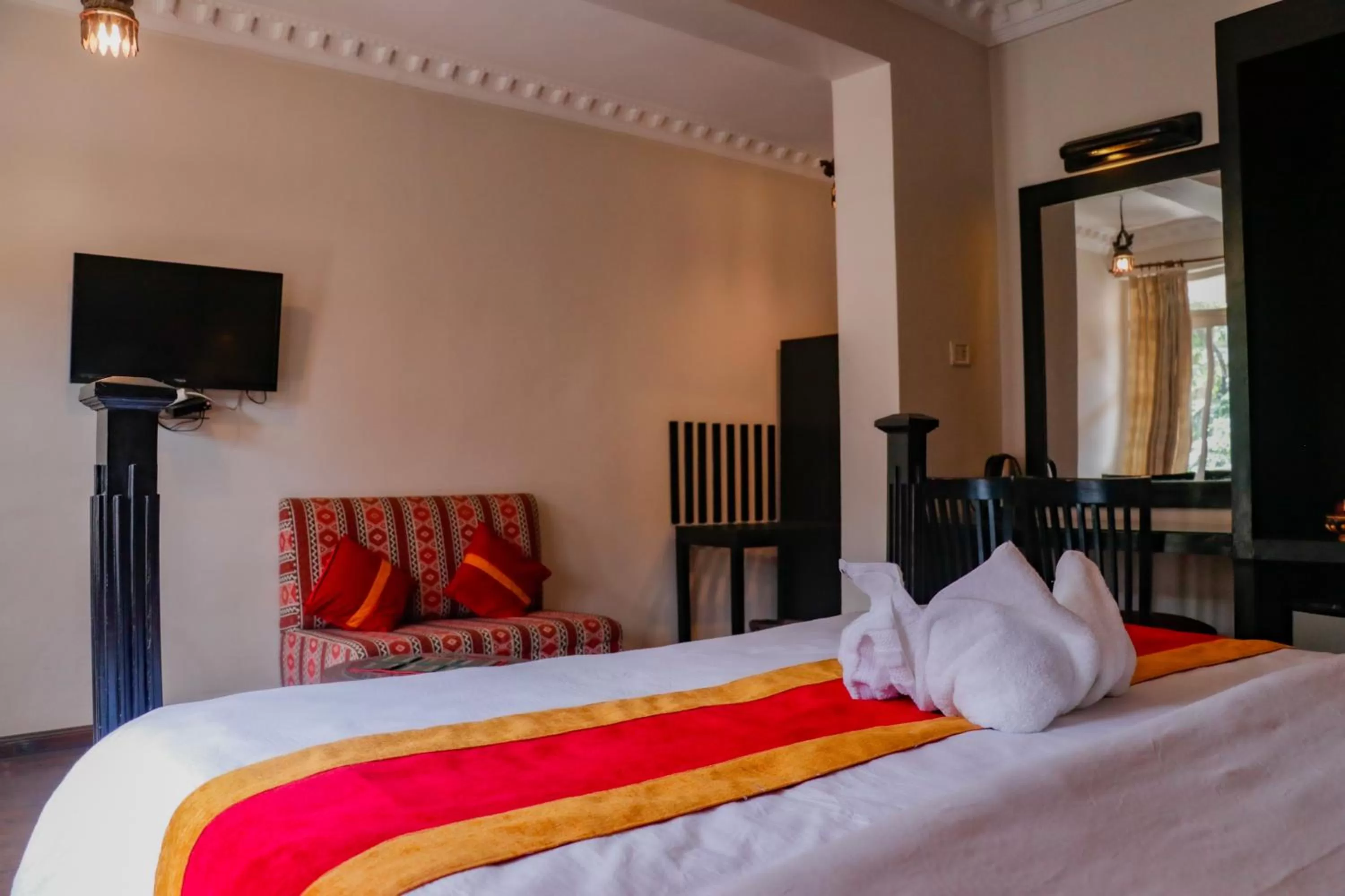 Communal lounge/ TV room, Bed in Hotel ThorongLa Thamel