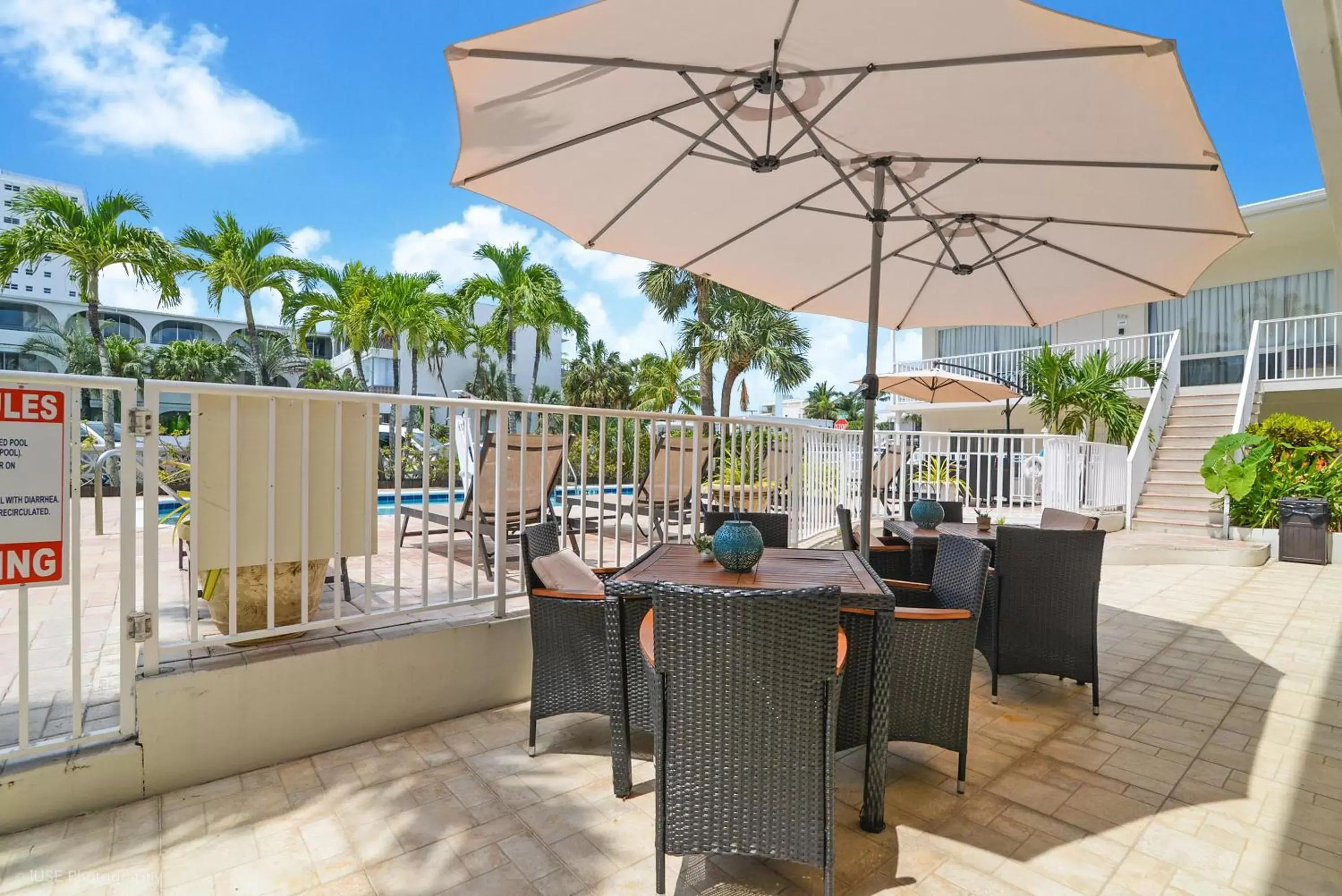 Seating area in Soleado Hotel