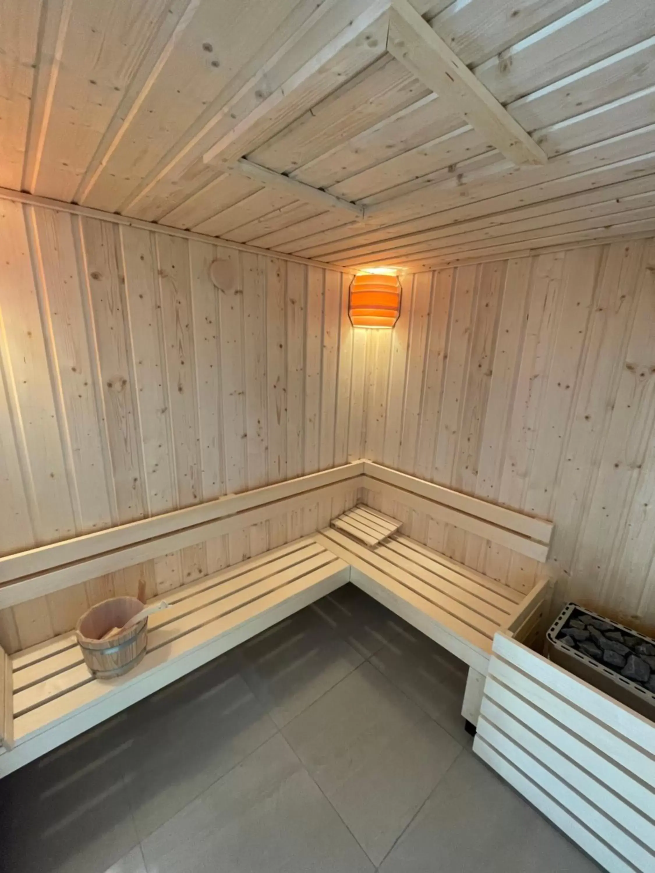 Sauna in Best Western Armor Park Dinan