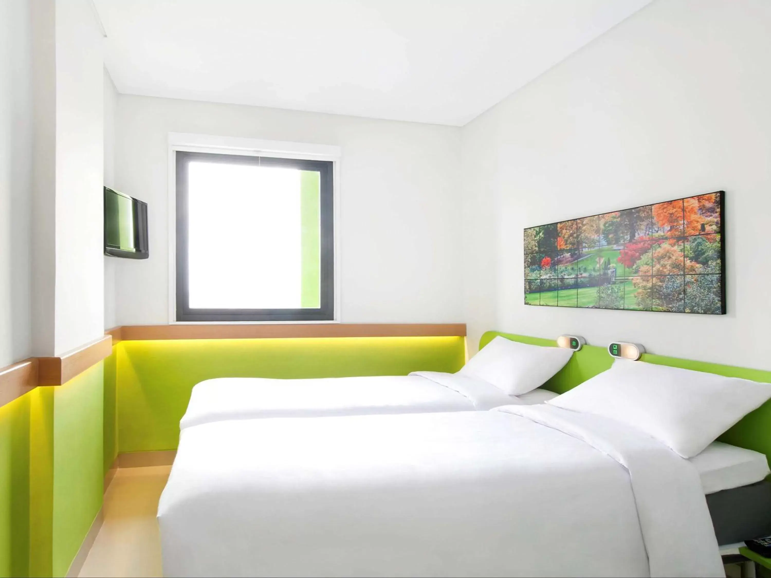 Bedroom, Bed in Ibis Budget Jakarta Daan Mogot