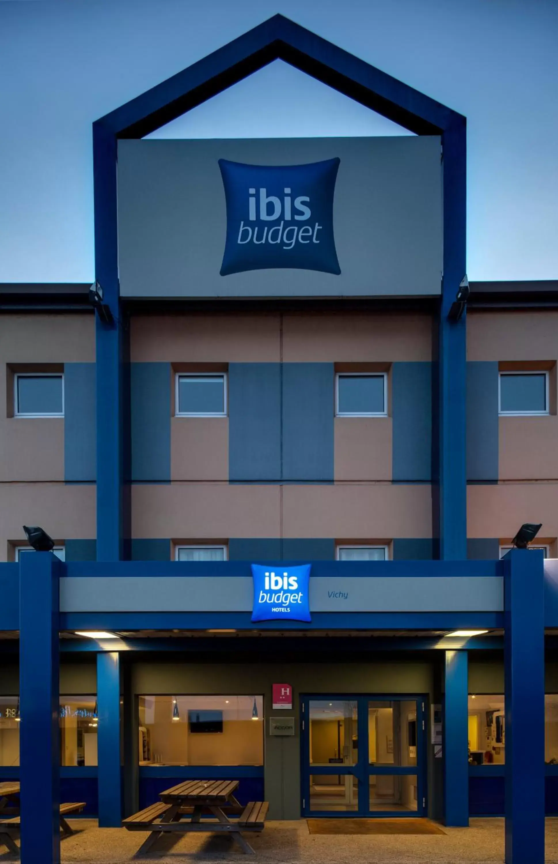 Facade/entrance, Property Building in Hotel Ibis Budget Vichy