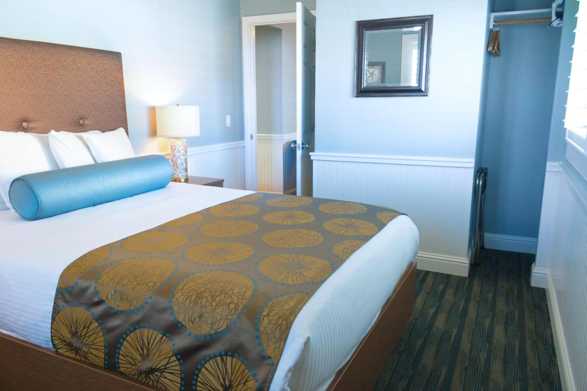 Bedroom, Bed in Ocean Echo Inn & Beach Cottages