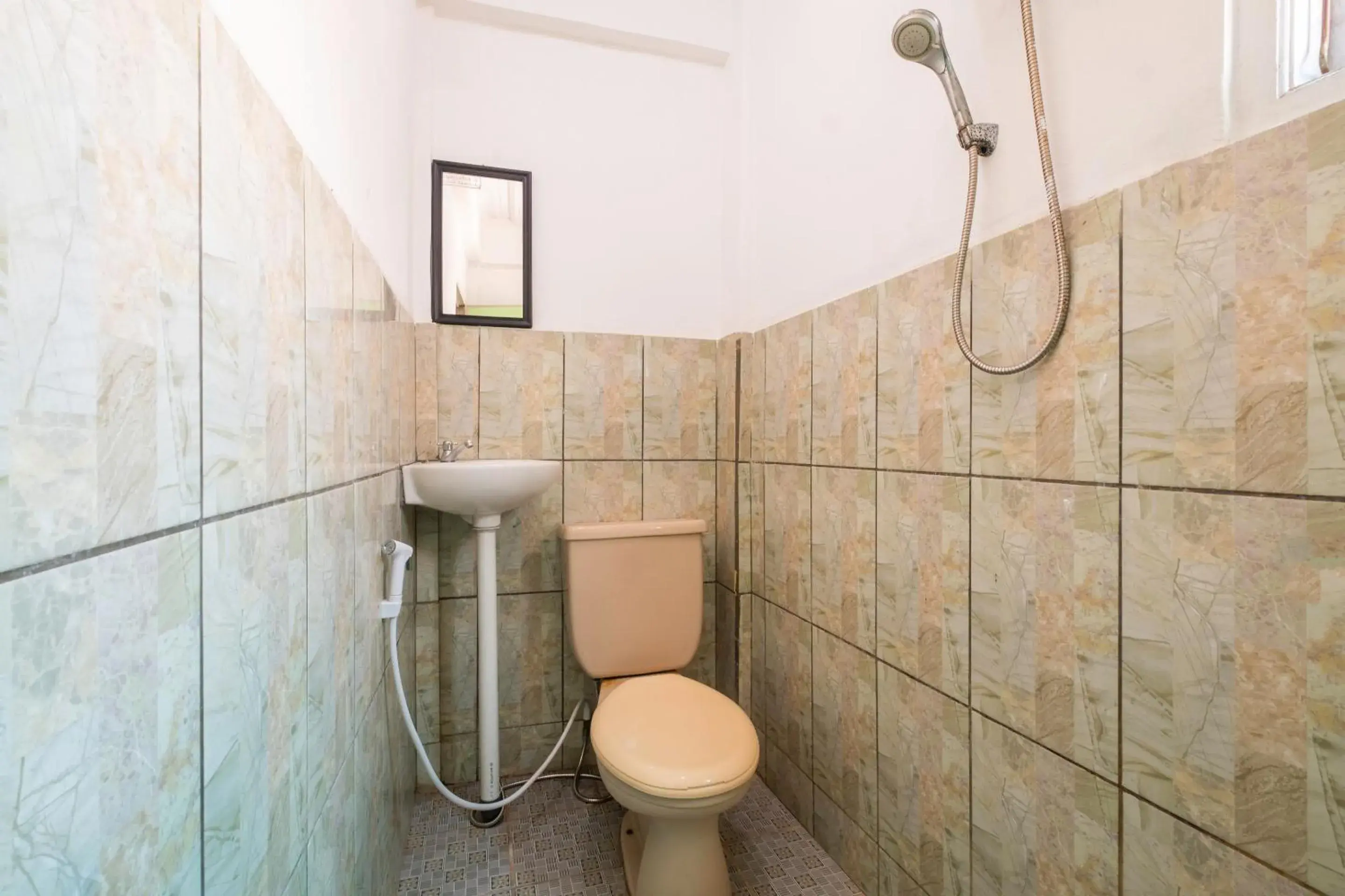 Bathroom in OYO 2562 Pondok Tajlibu Syifa Syariah