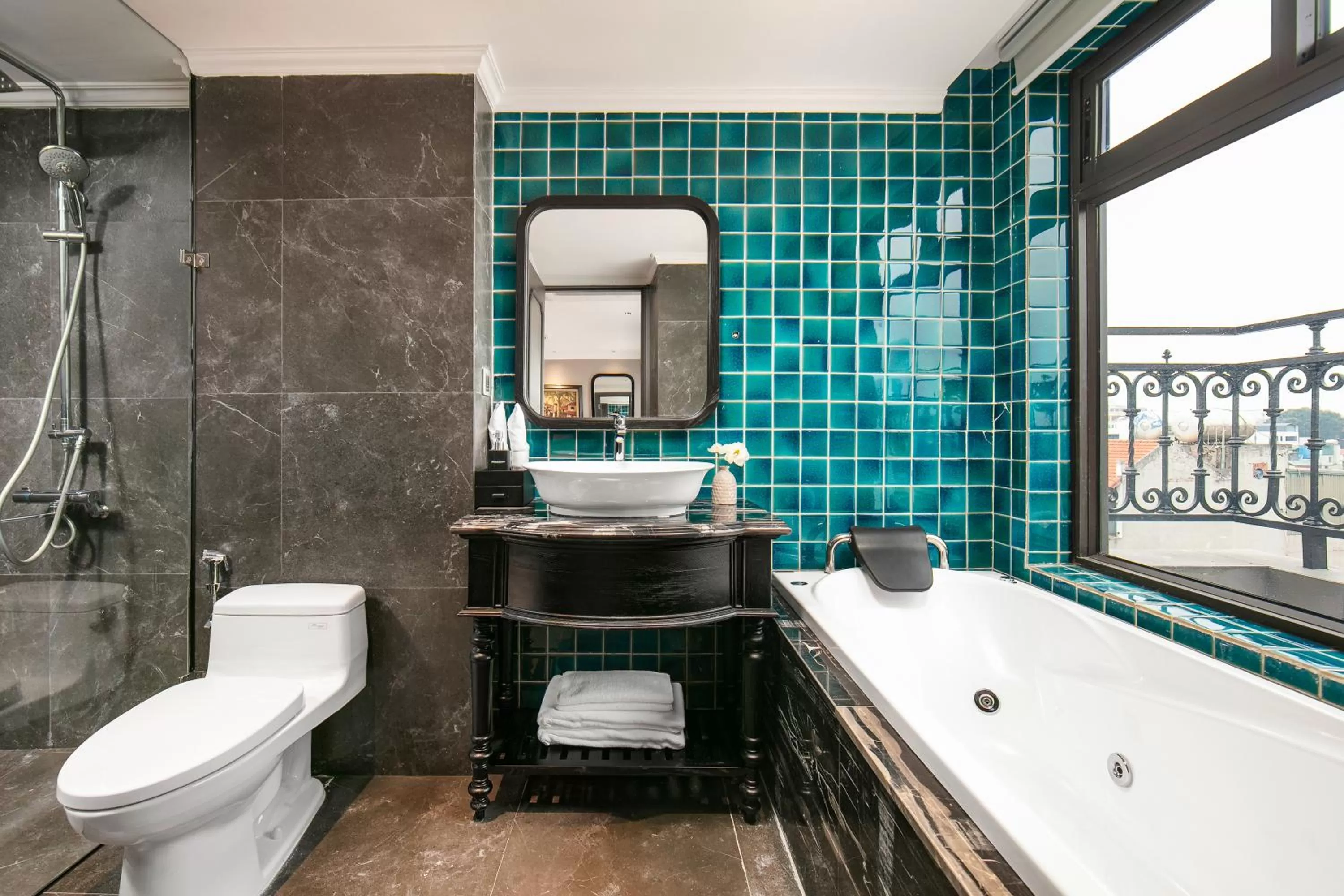 Shower in Hanoi L'Heritage Hotel & Gym - Spa