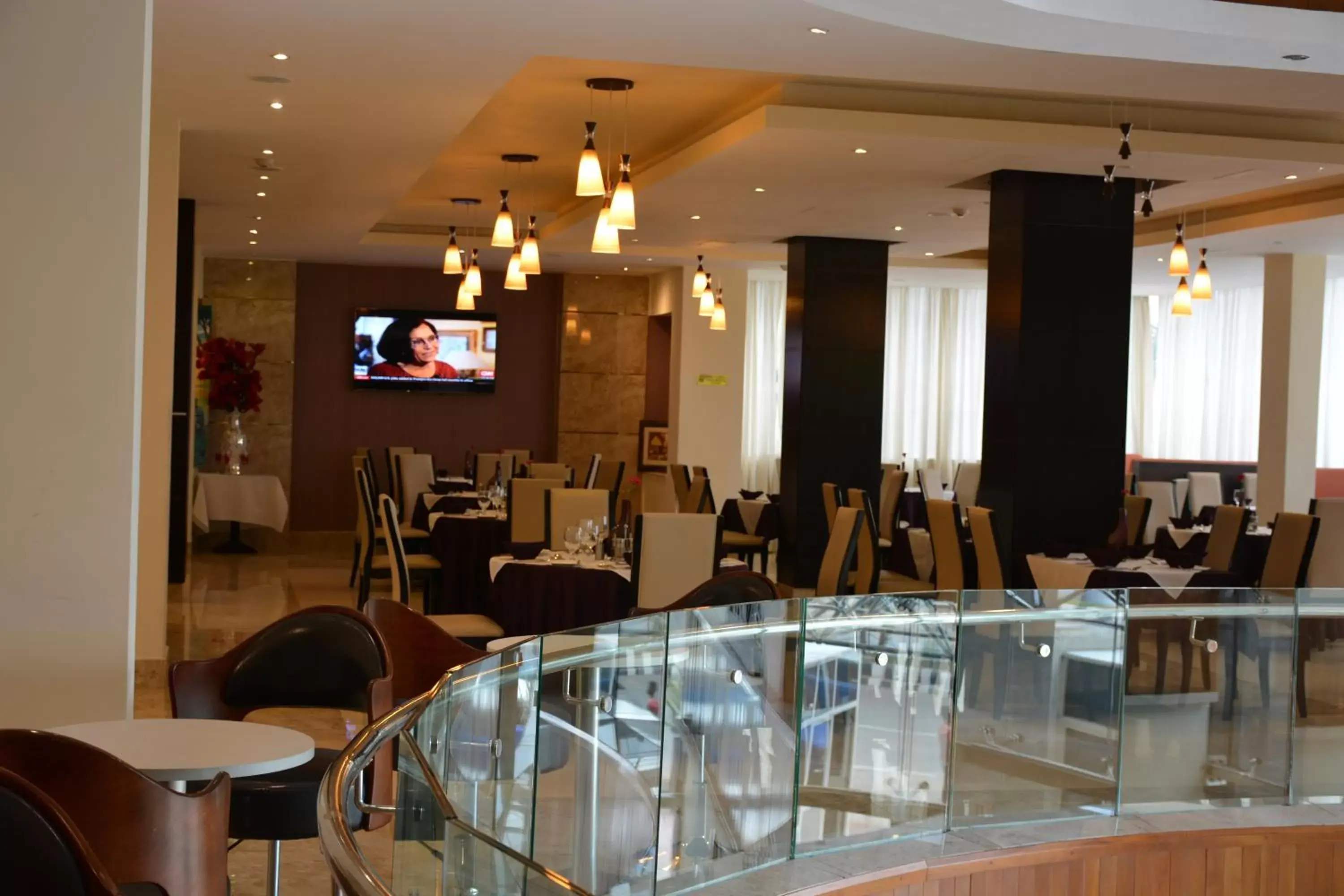 Restaurant/Places to Eat in Azzeman Hotel