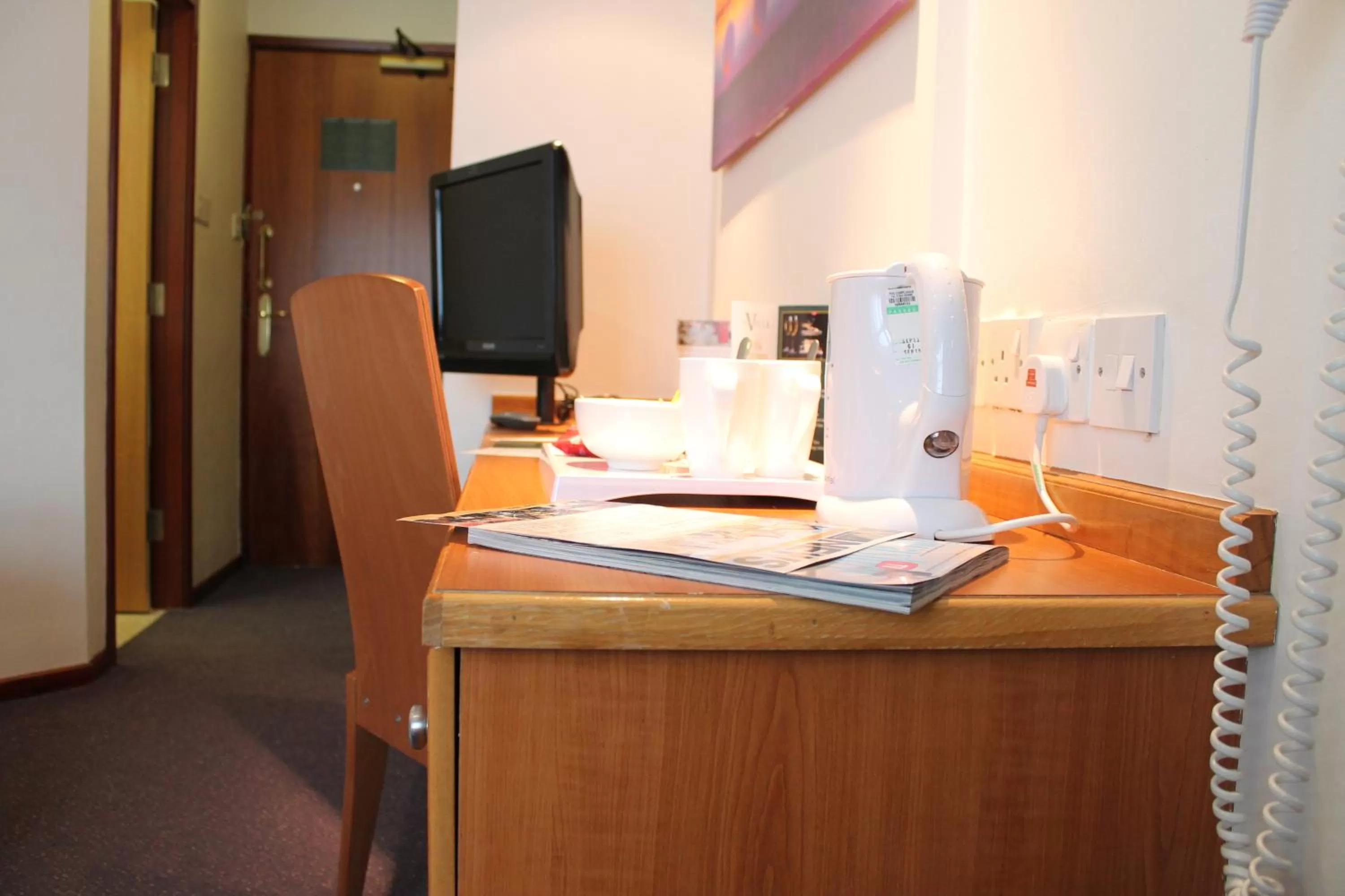 Coffee/tea facilities in The Villa Express