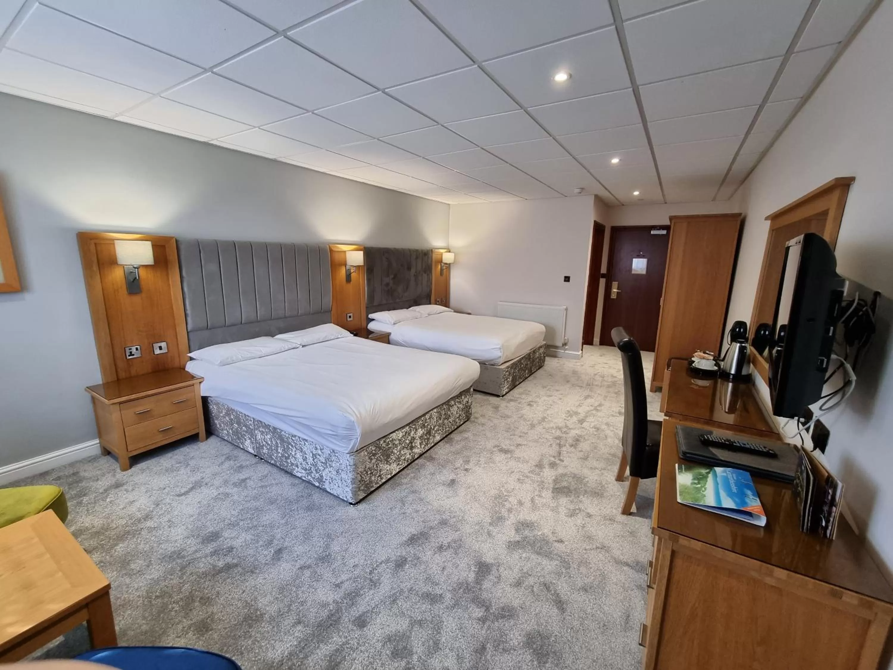 Bedroom, Bed in The Diplomat Hotel Restaurant & Spa