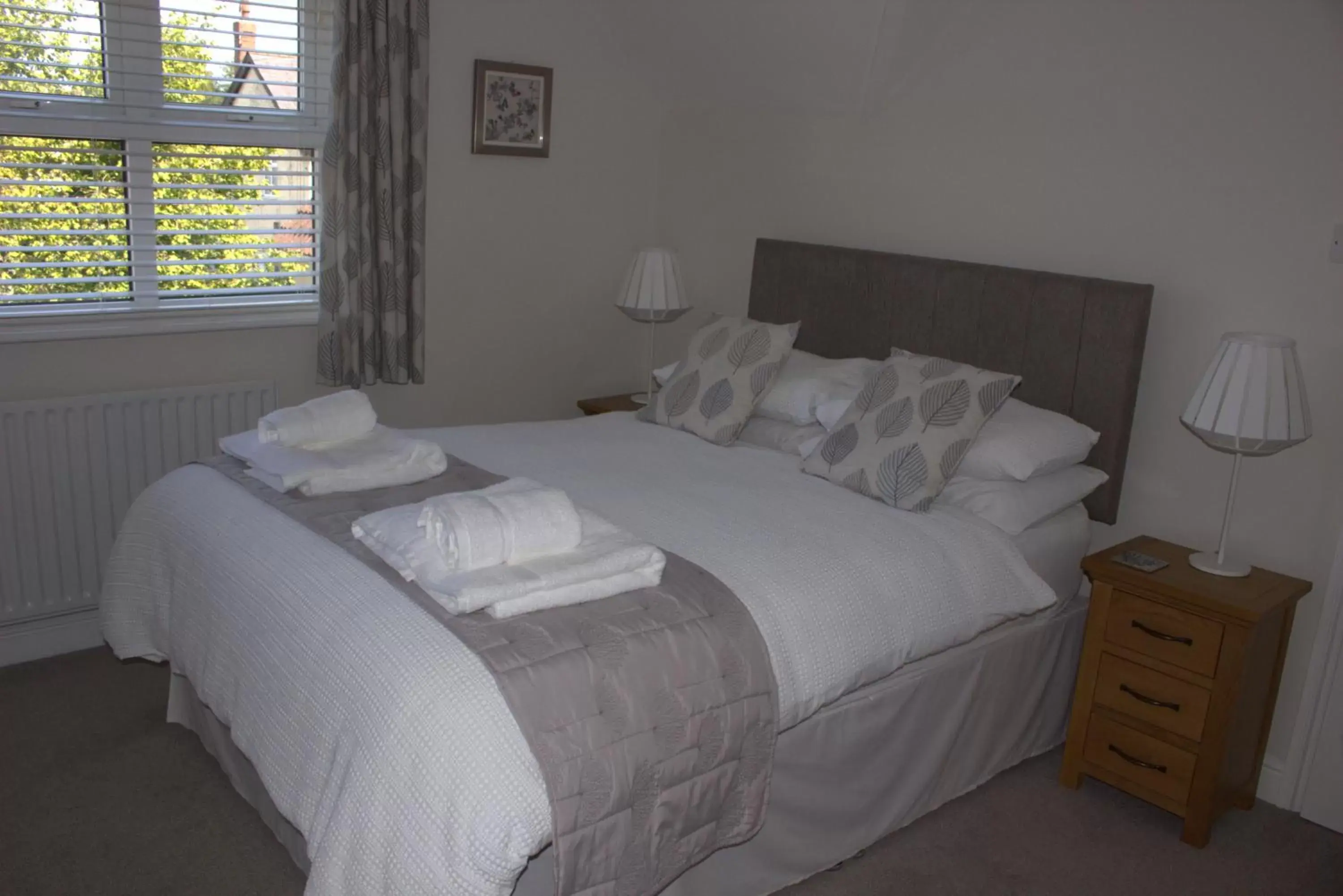 Double Room with Private Bathroom in Westwood Lodge B & B Boston Double Room with Private Bathroom in Westwood Lodge B & B Boston