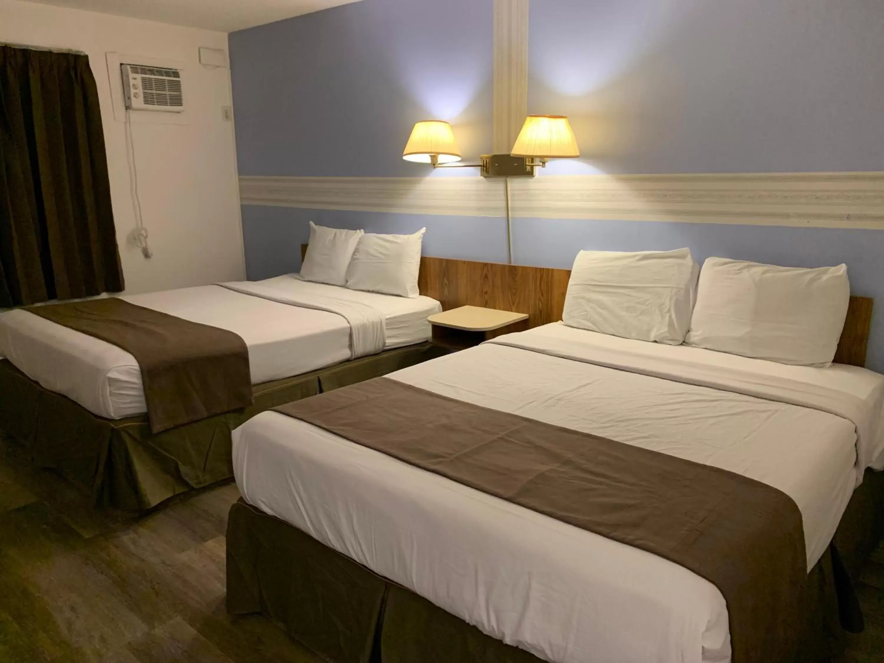 Bed in Swiss Sunset Inn