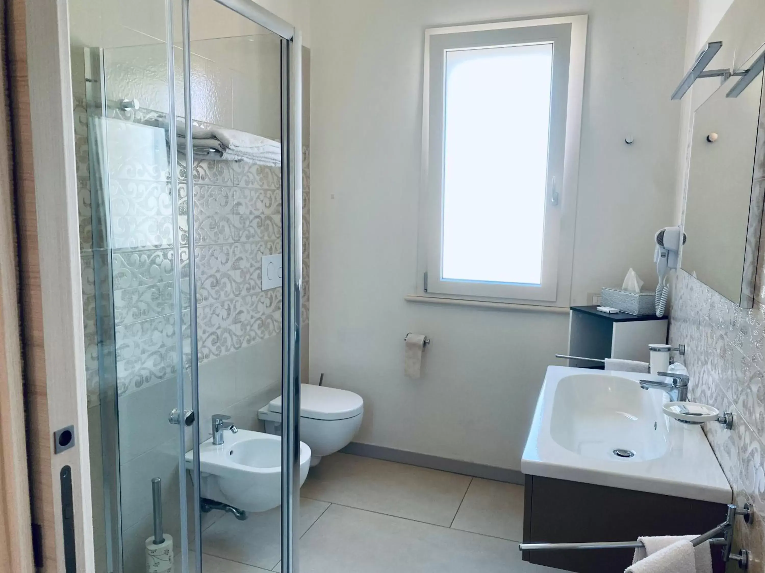 Shower, Bathroom in B&B L'EDEN DI CAPO BIANCO