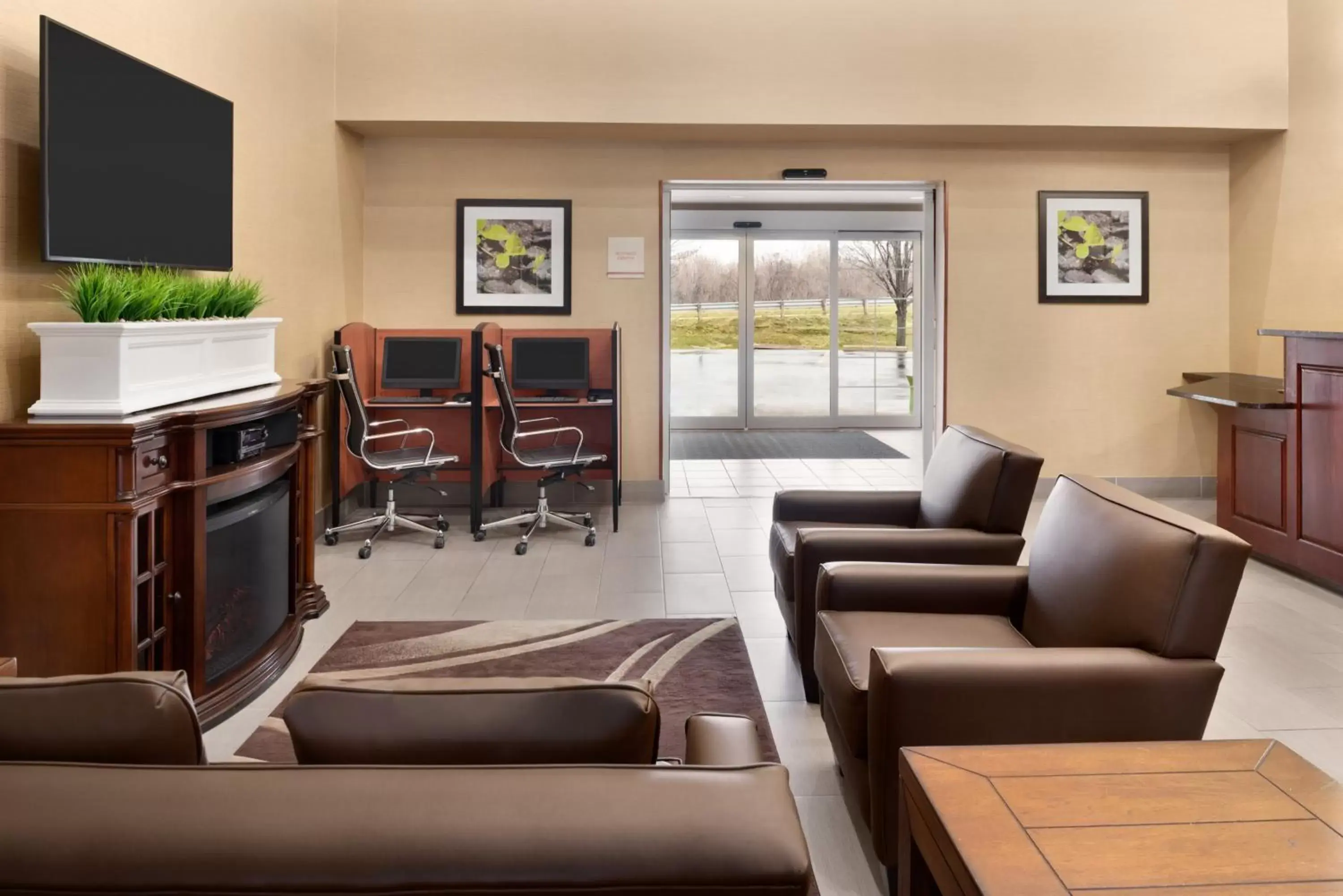 Lobby or reception, Seating Area in Hawthorn Suites By Wyndham Oak Creek/Milwaukee Airport