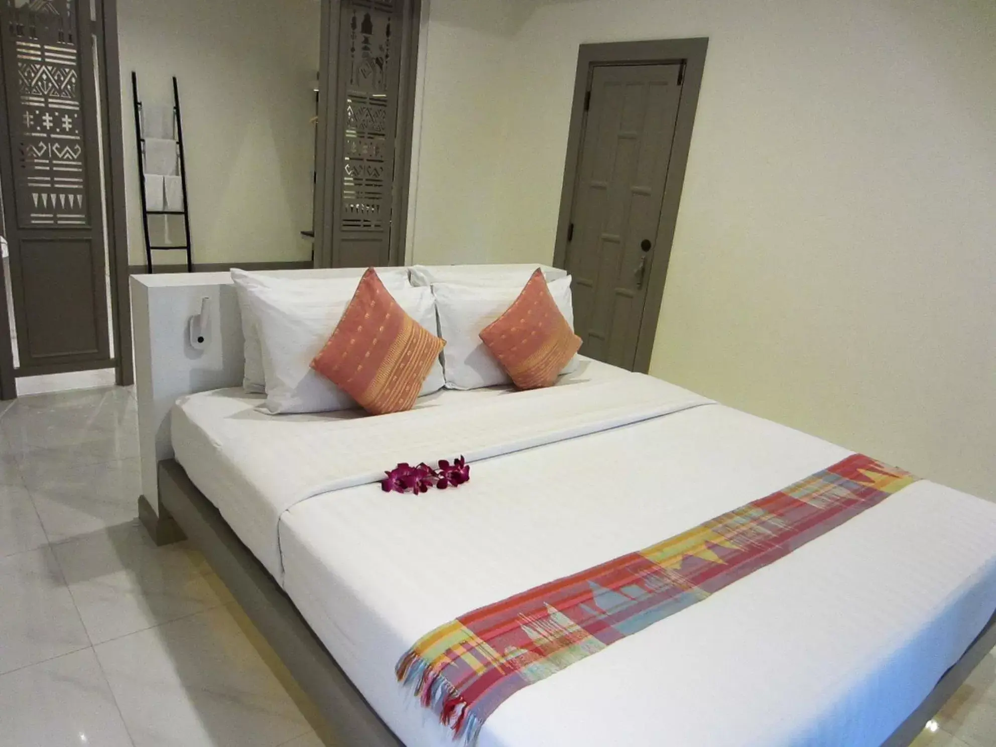 Bed in Lanna Dusita Riverside Boutique Resort