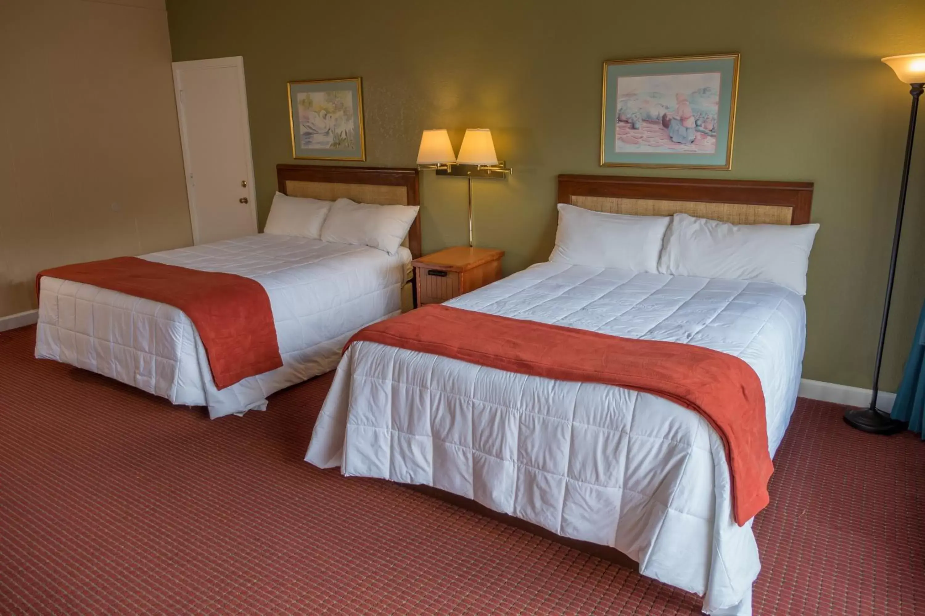 Bed in River Terrace Resort & Convention Center