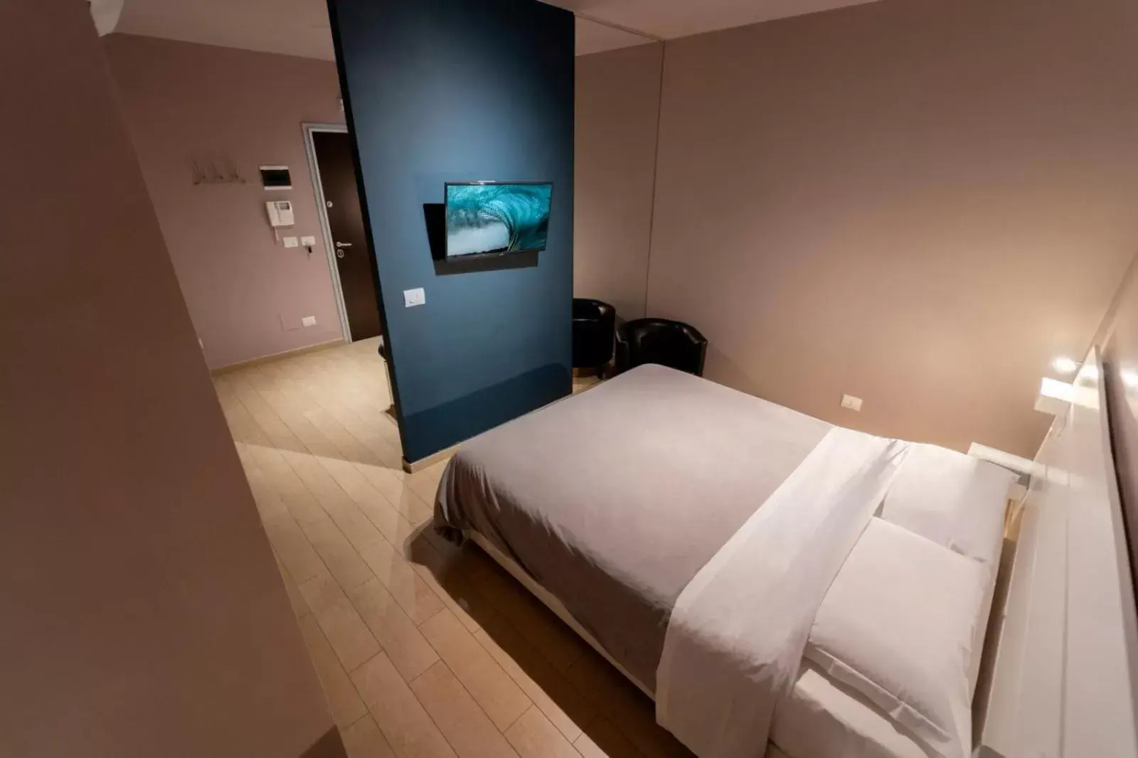 Photo of the whole room, Bed in La Palma Del Sol