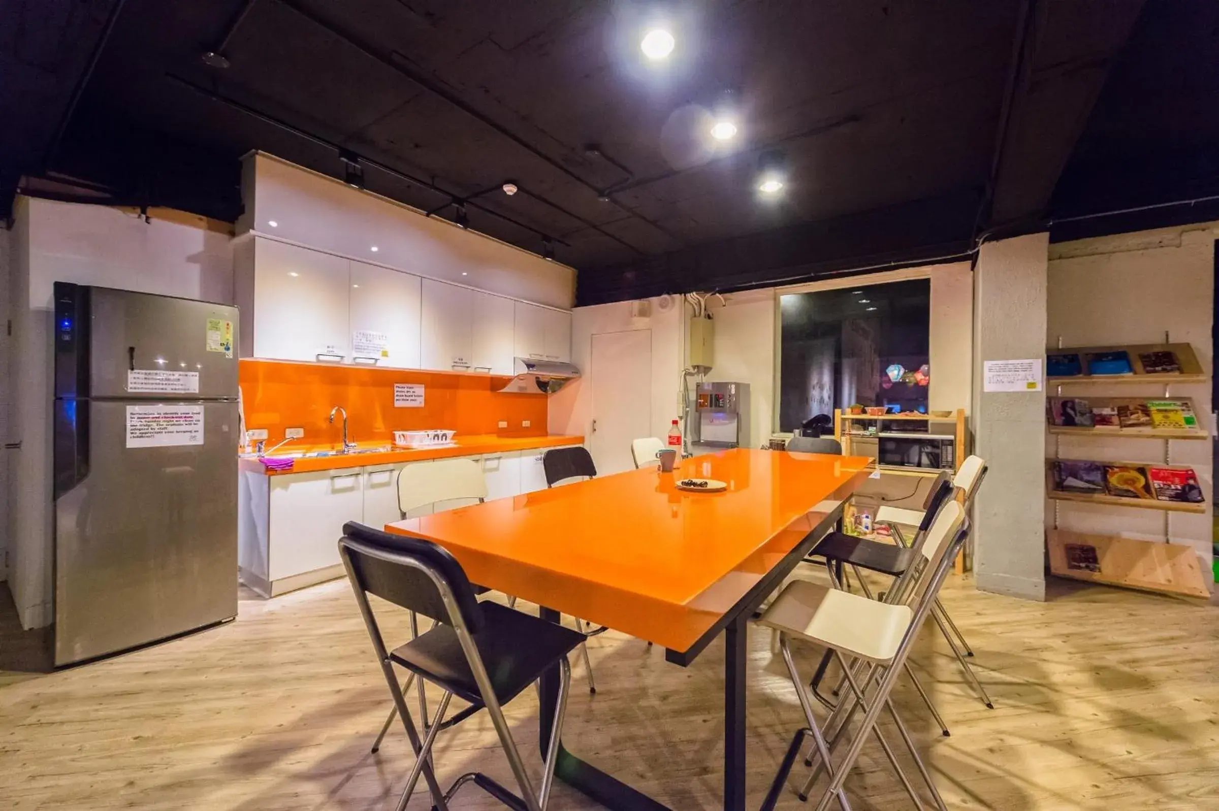 Restaurant/places to eat, Dining Area in Meander Taipei Hostel