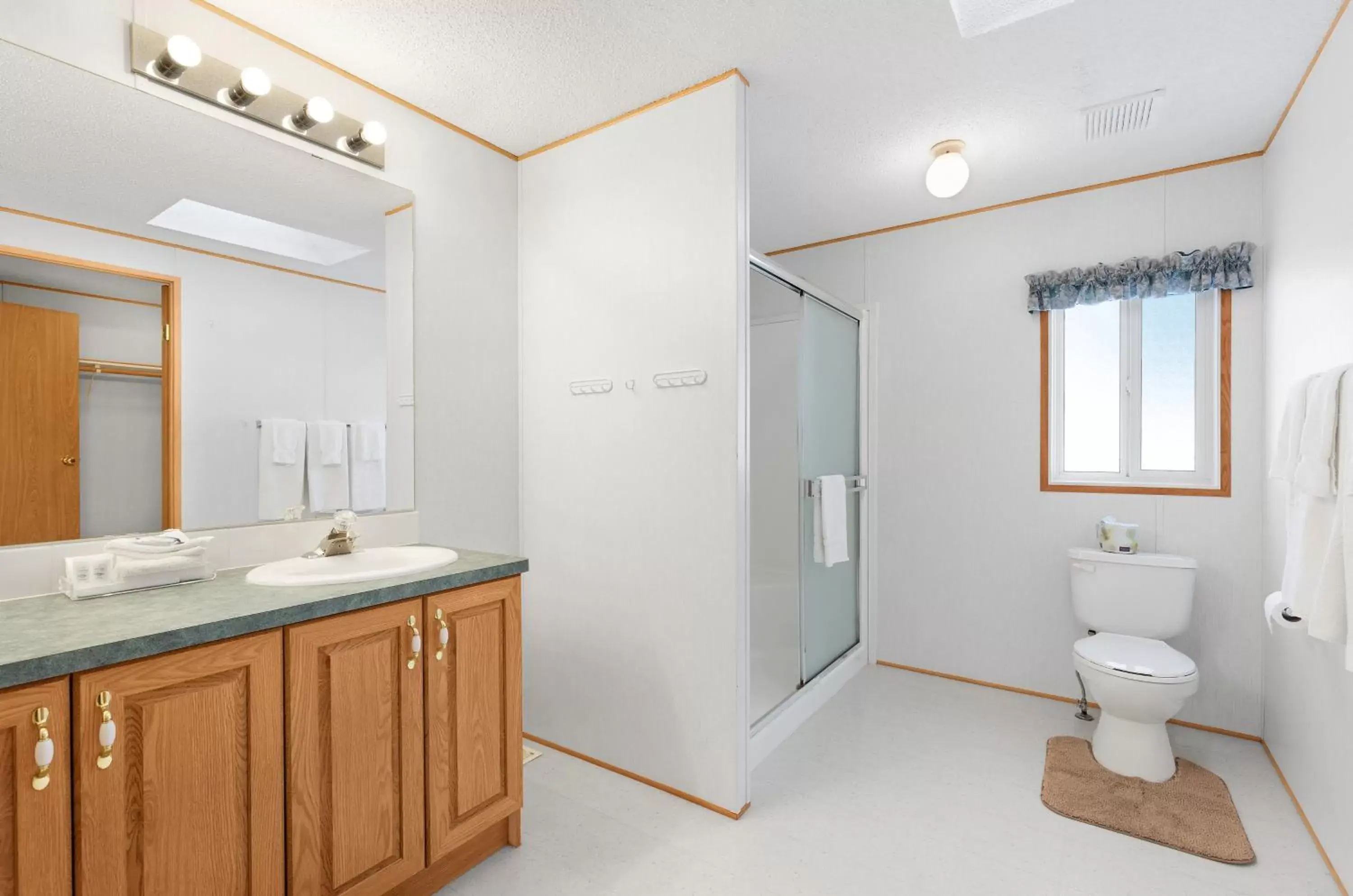 Bathroom in SureStay Hotel by Best Western Rossland Red Mountain