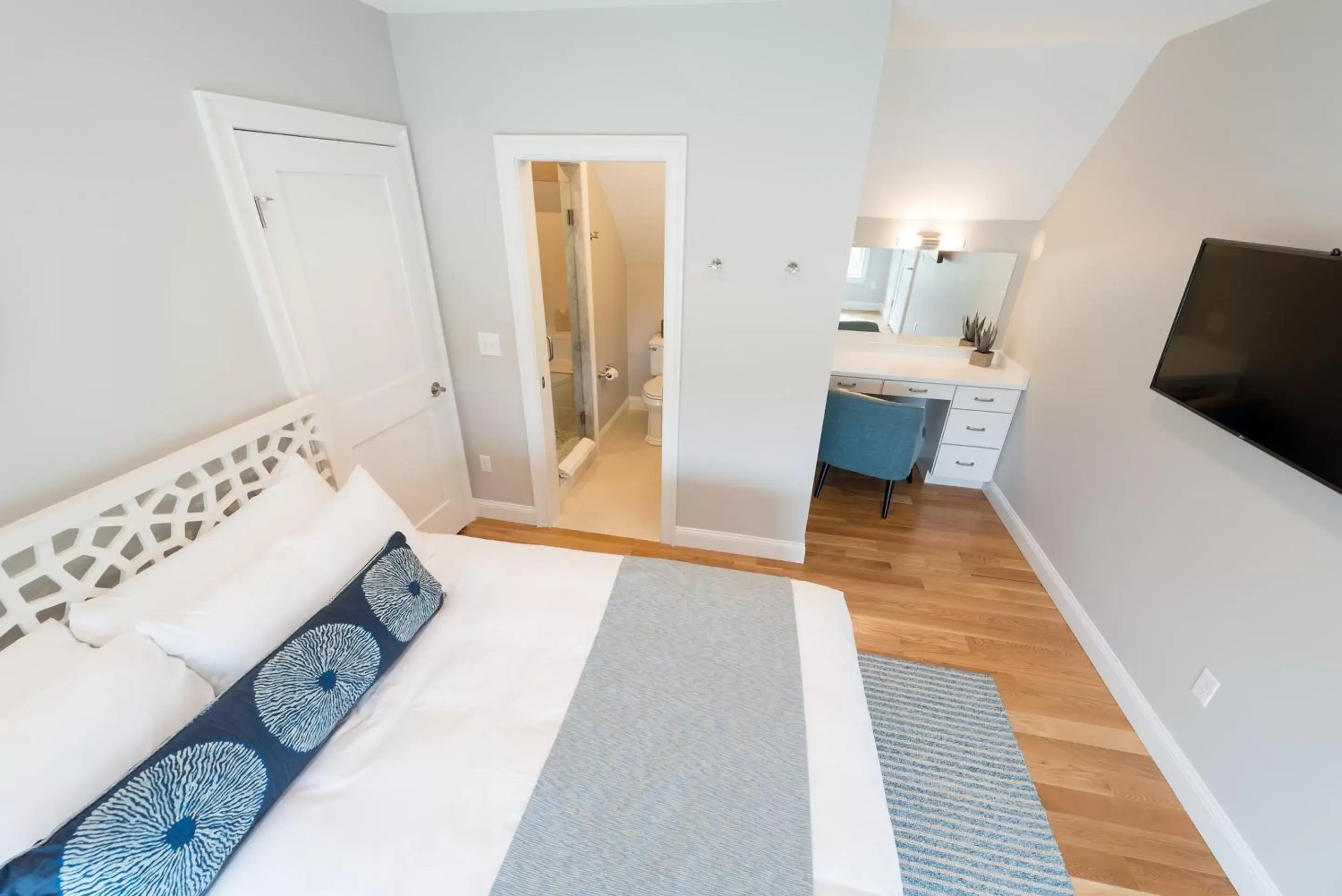 Bedroom, Seating Area in The East Island Reserve Hotel