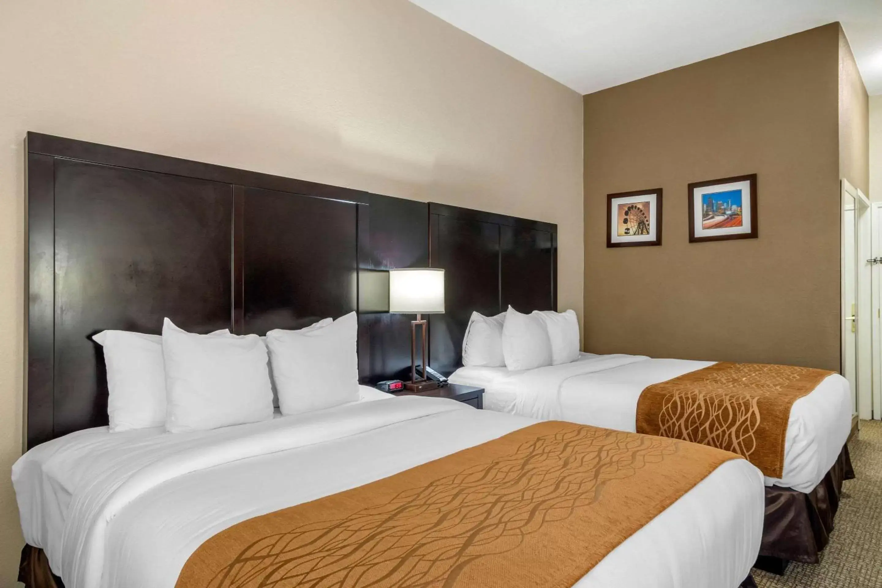 Photo of the whole room, Room Photo in Comfort Inn & Suites Atlanta Smyrna