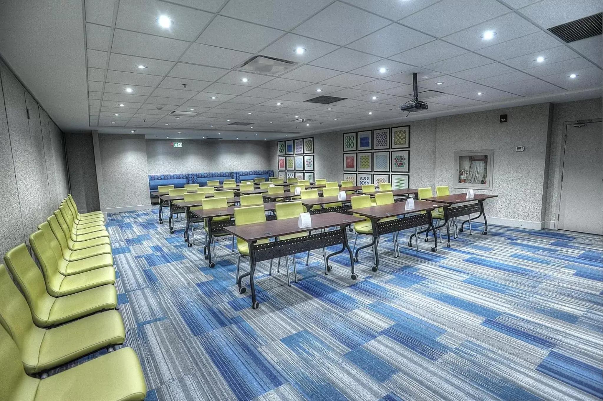 Meeting/conference room in Holiday Inn Express & Suites Toronto Airport West, an IHG Hotel