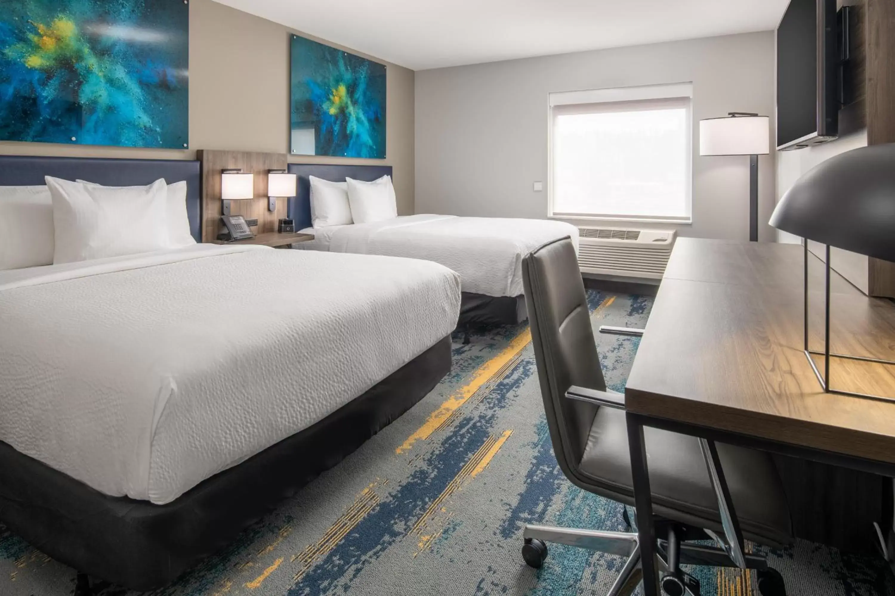 Bed in La Quinta Inn & Suites by Wyndham Spokane Downtown