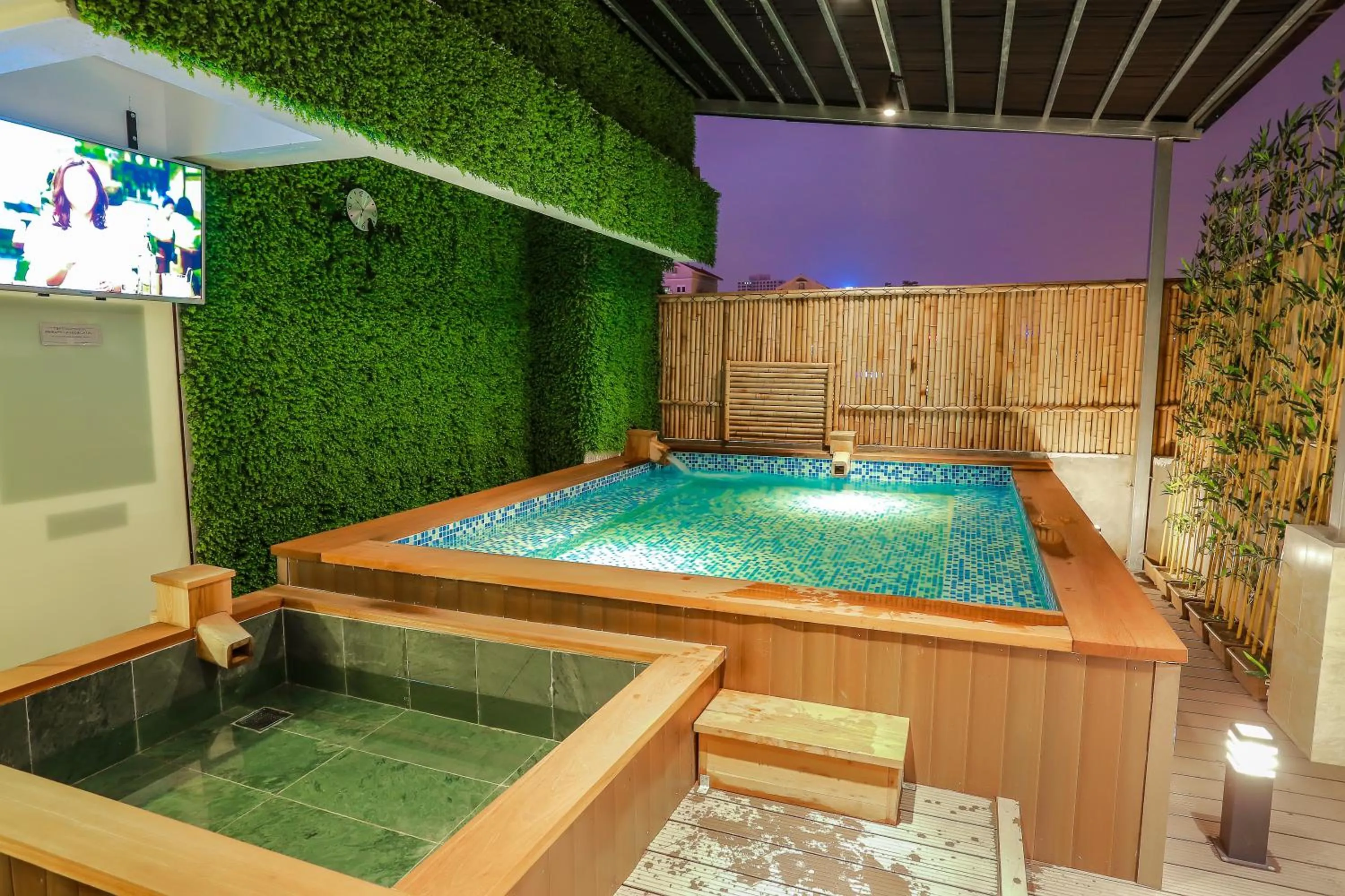 Open Air Bath in Momizi Business Hotel